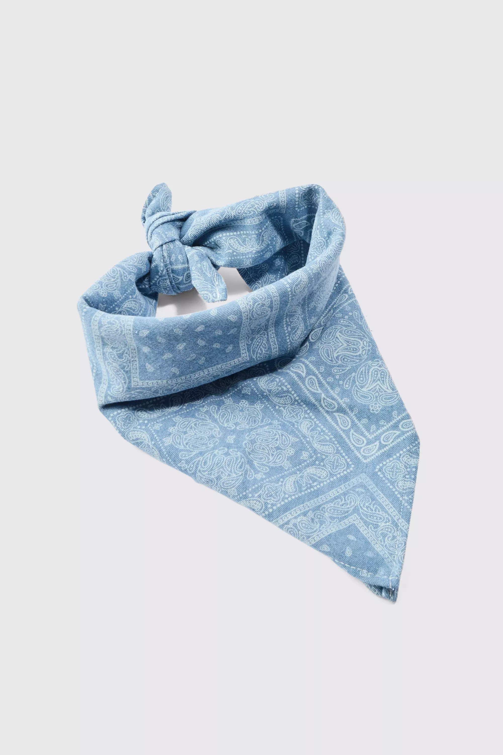 Blue Denim Paisley Bandana Print In Blauw alternatieve afbeelding