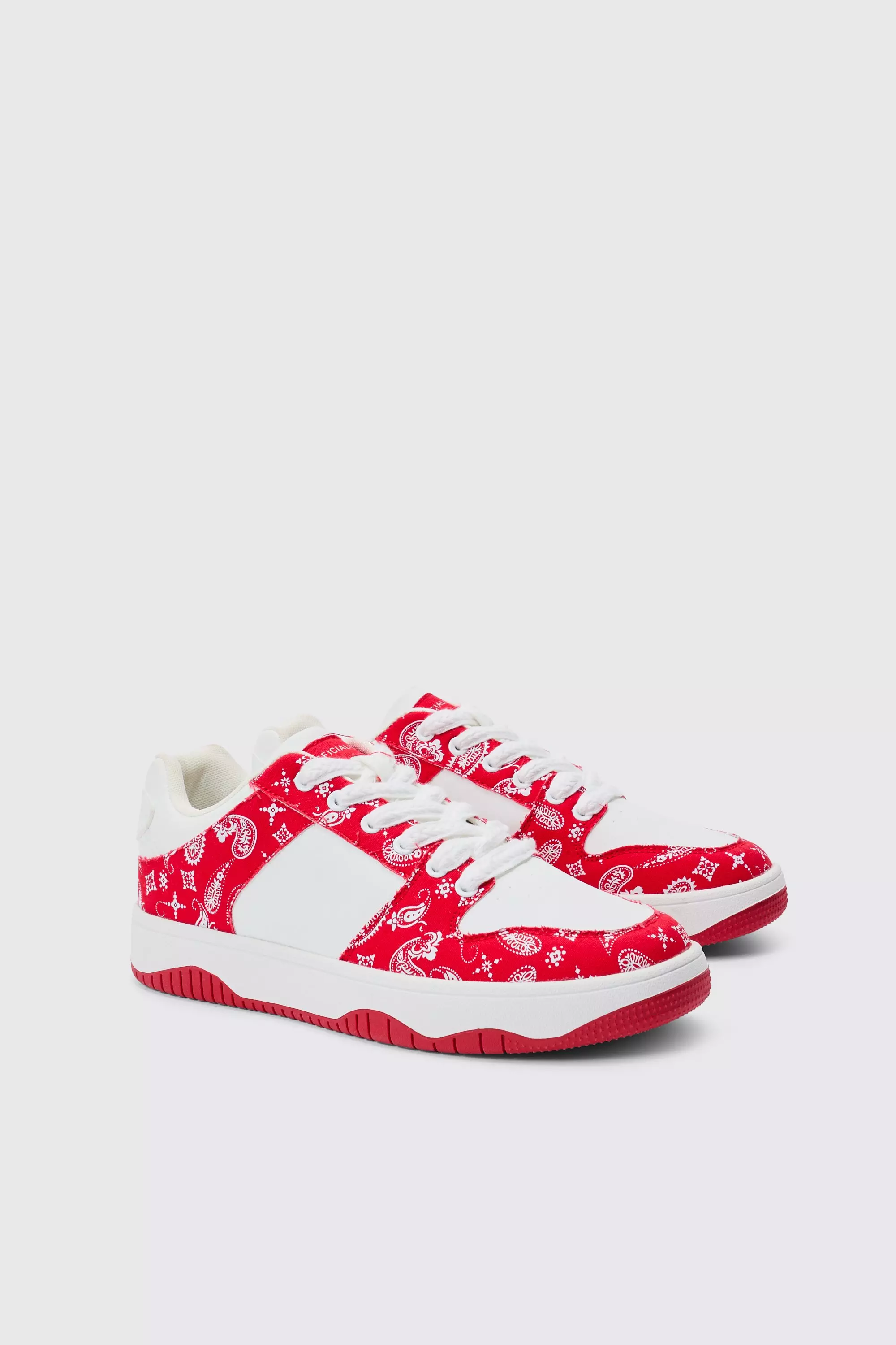 Limited Edition Bandana Print Dikke Sneakers In Rood boohooMAN