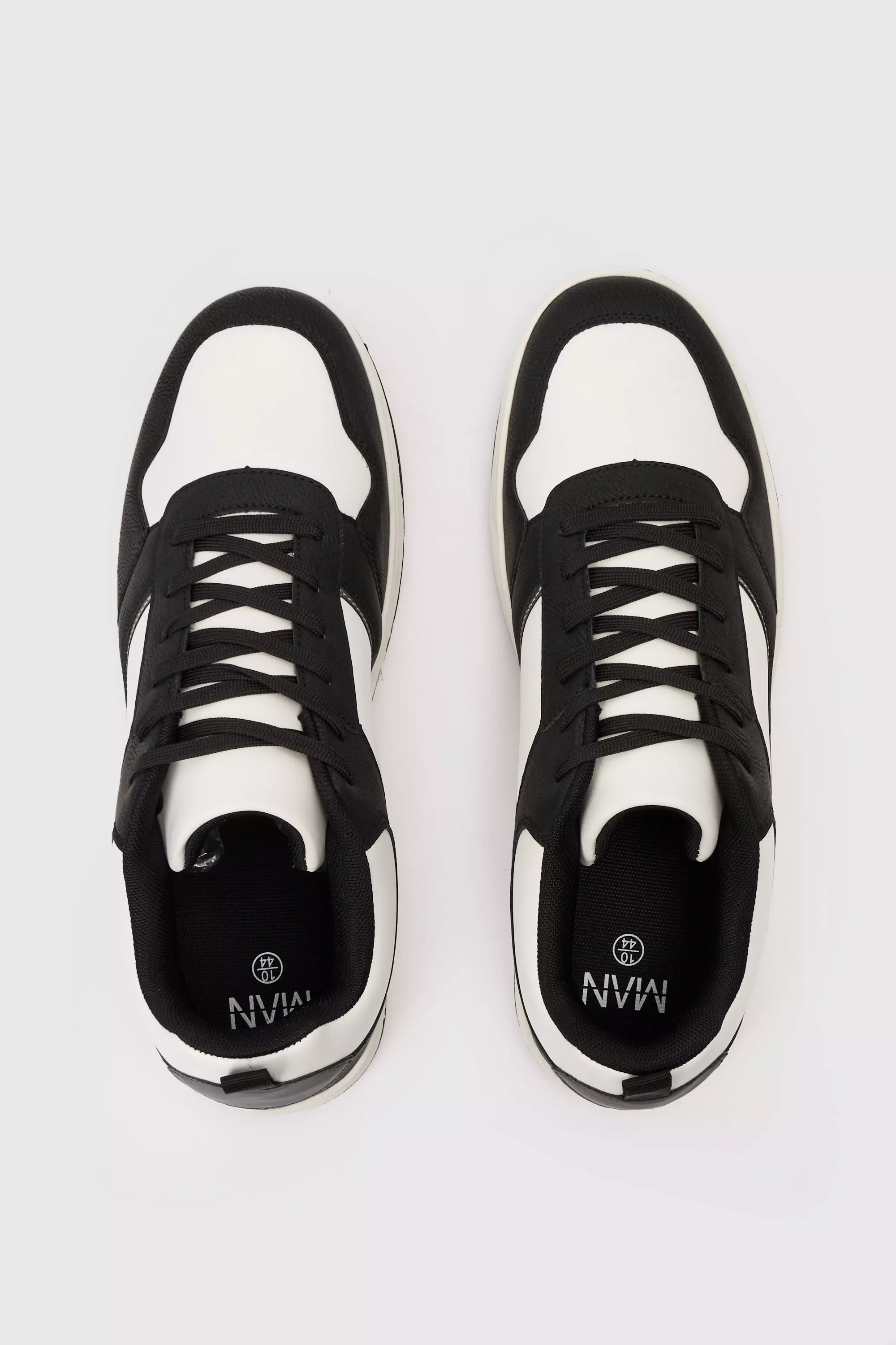 Contrast Chunky Trainer In Black boohooMAN IE