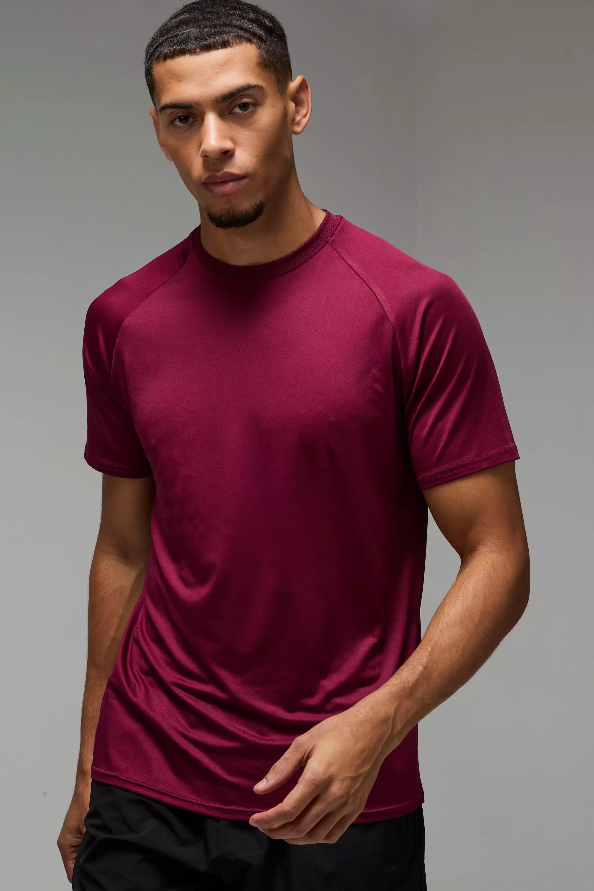 Man Active Lightweight Essentials Gym Raglan T-shirt Burgundy