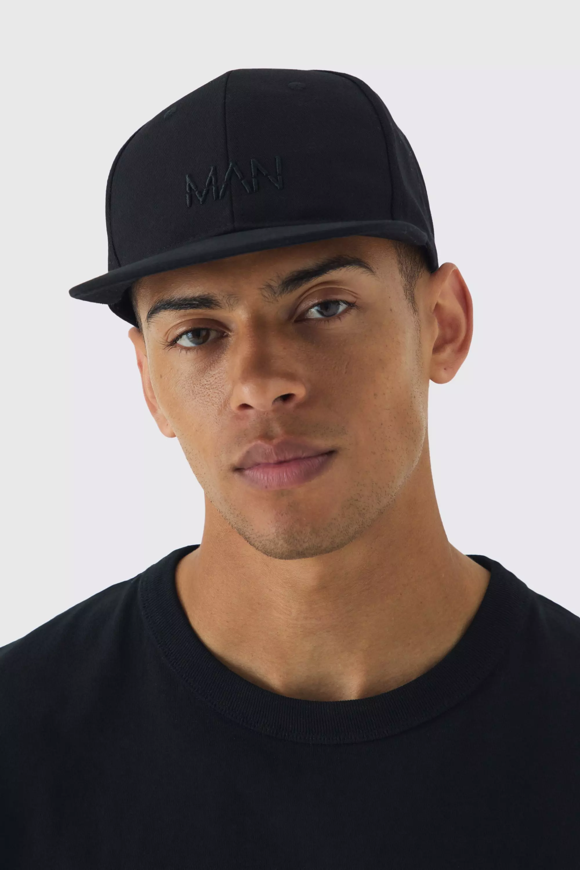 Man Dash Basic Snapback Cap In Black Black