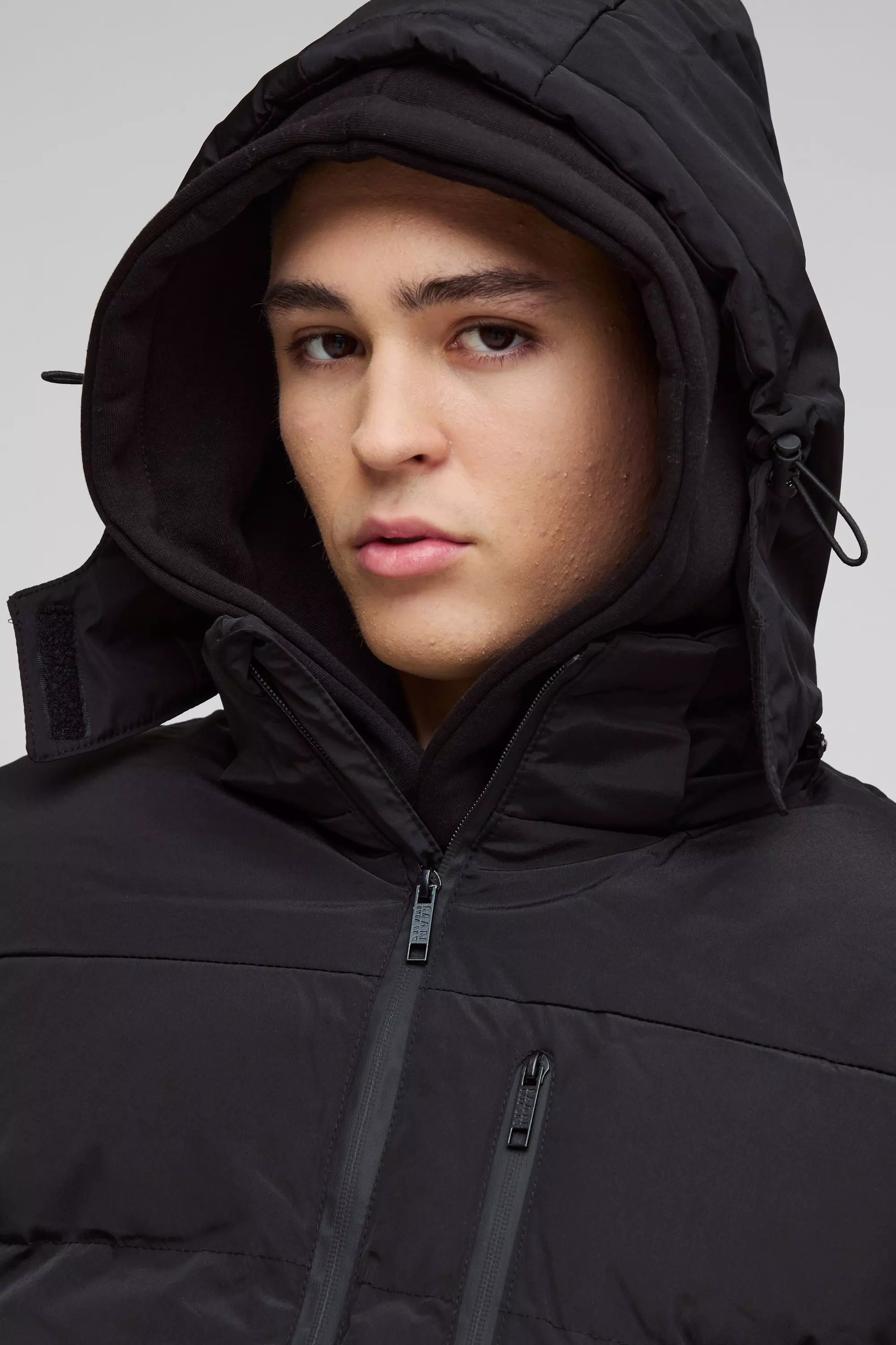 Mid Length Hooded Puffer In Black alternative image