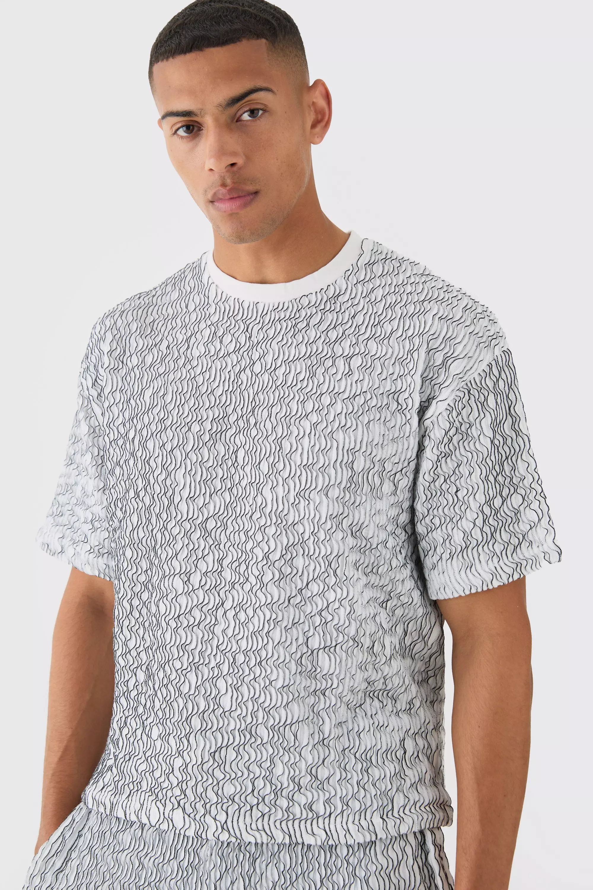 Black Two Tone Boxy Ripple Pleated T-shirt And Short alternative image