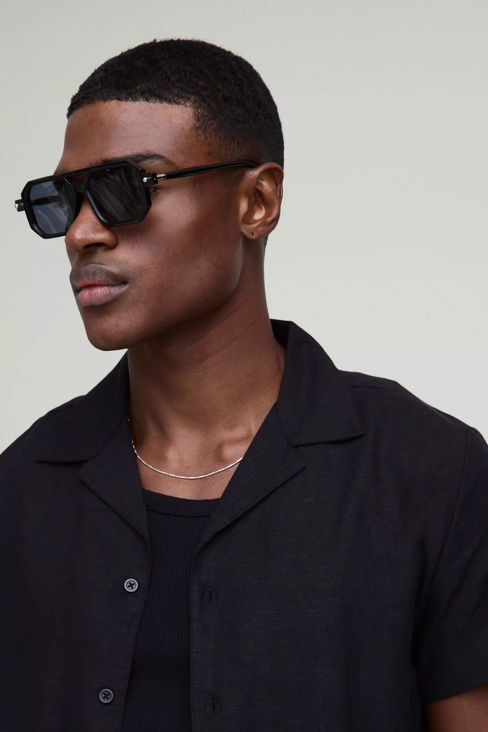 Kurzärmliges Leinen-Hemd & Shorts, Black alternatives Bild