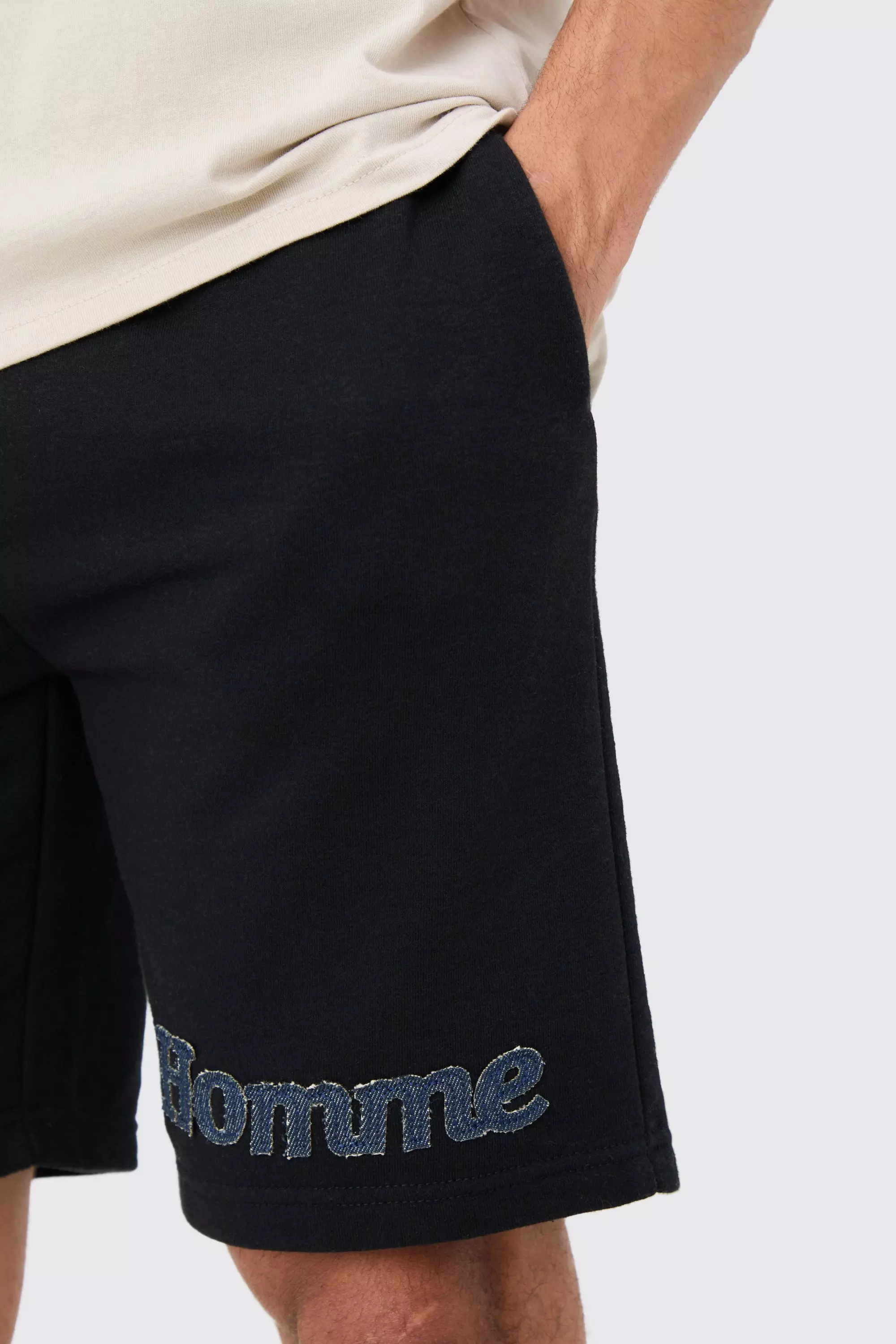 Lockere Jeansshorts mit Applique, Black alternatives Bild