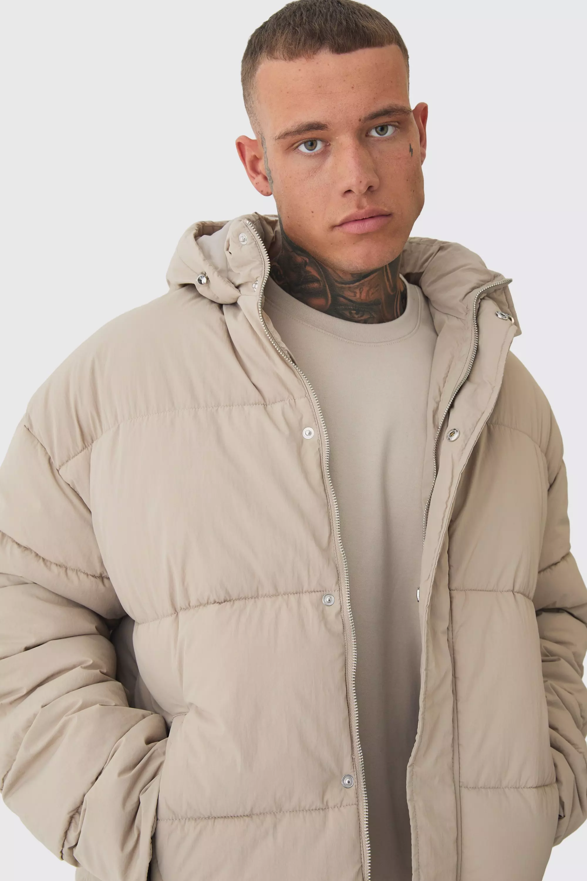 Tall kastige Nylon-Steppjacke in Knitteroptik, Sand alternatives Bild
