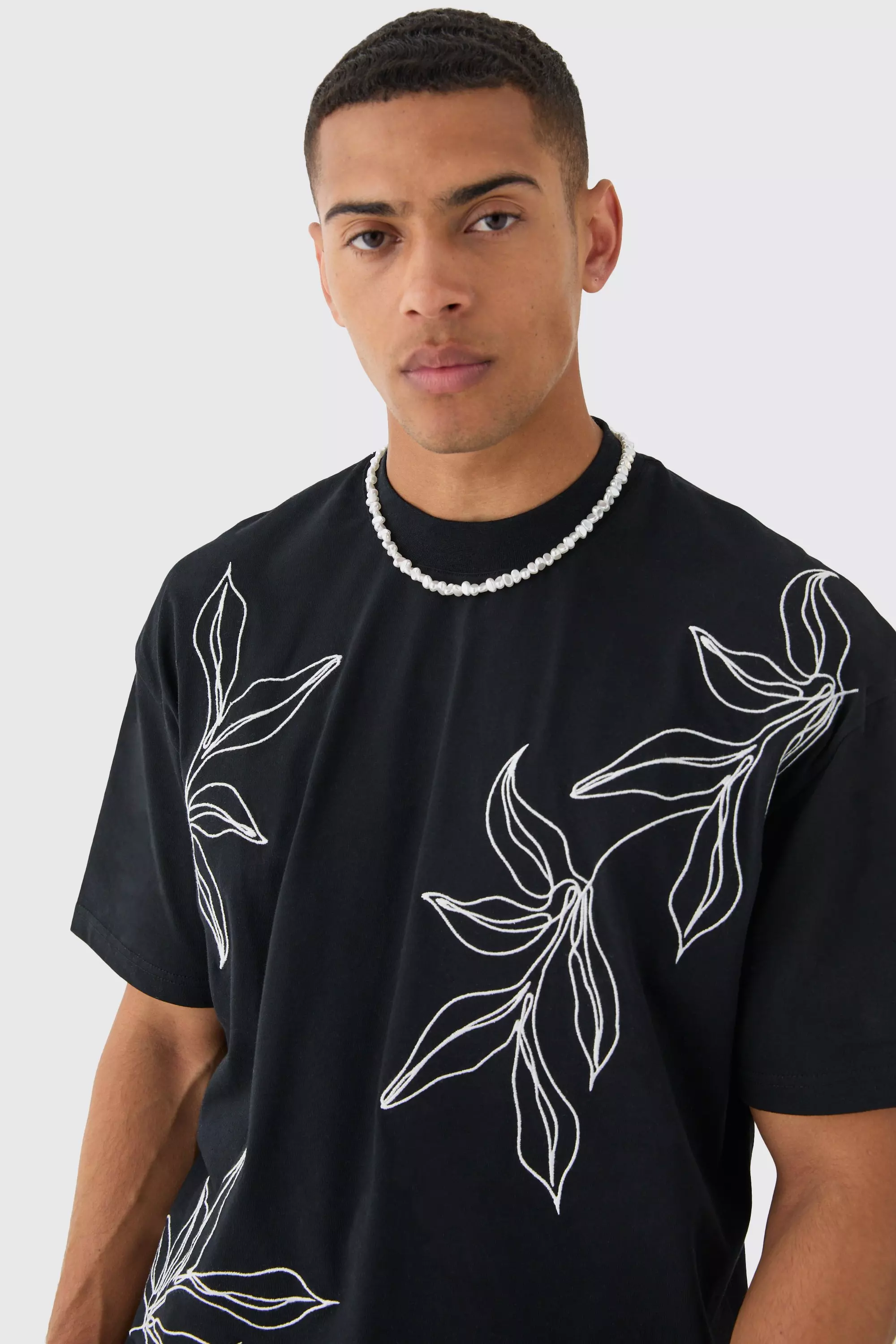 Oversized Boxy Extended Neck Floral Line Embroidered T-shirt Black