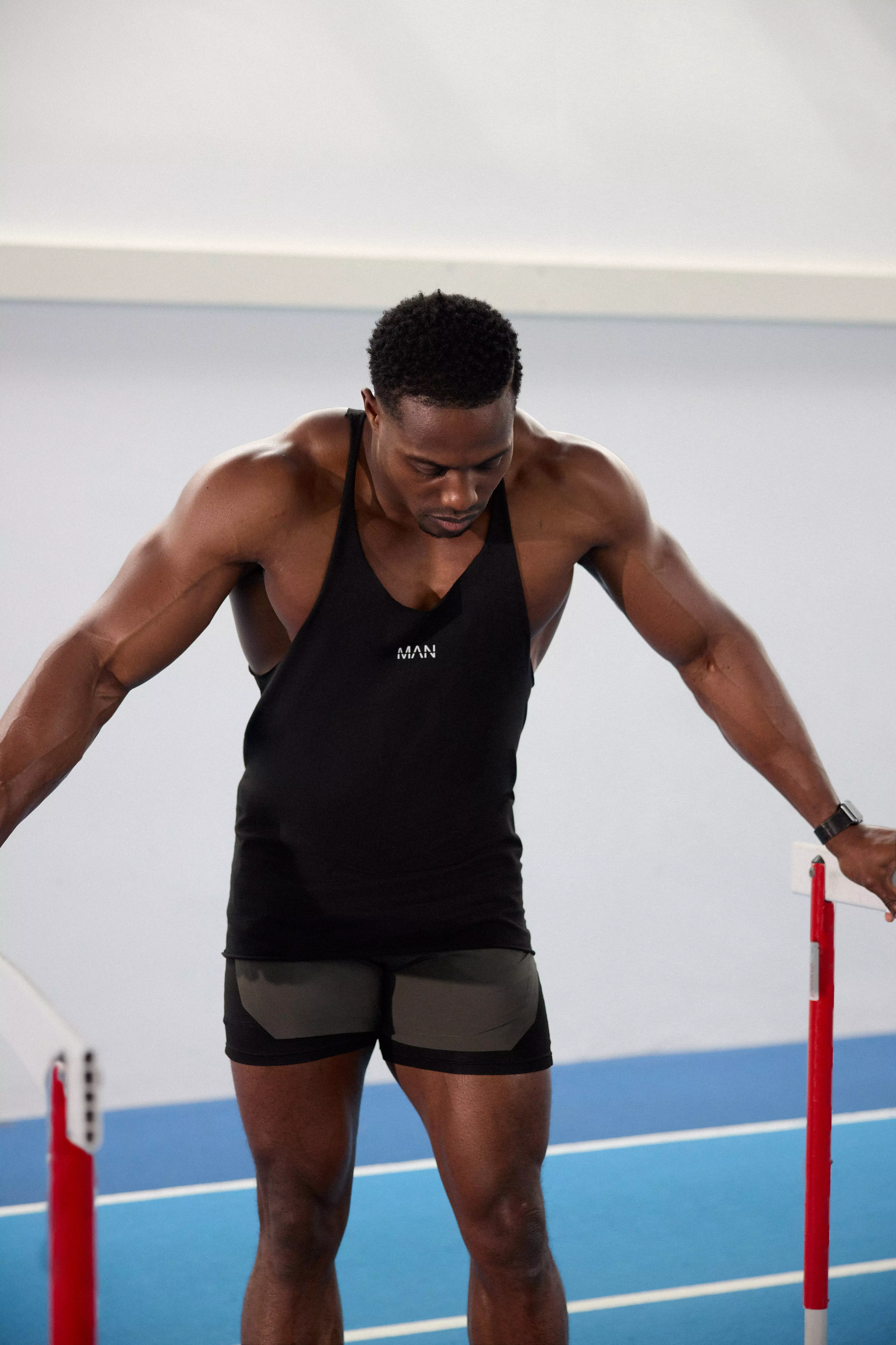 Black Man Active Jersey Hemd Met Onbewerkte Zoom alternatieve afbeelding
