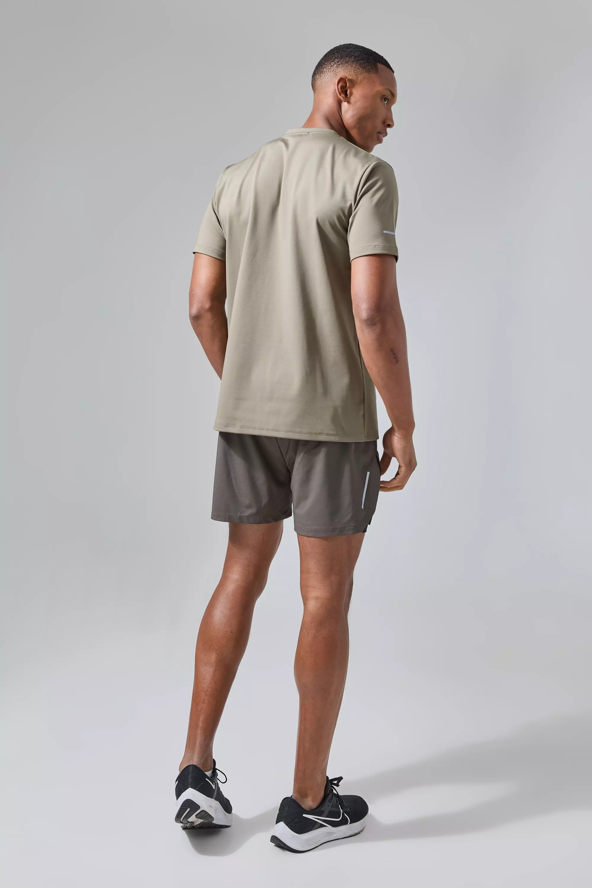 Khaki Man Active Performance Regular Fit T-shirt alternative image