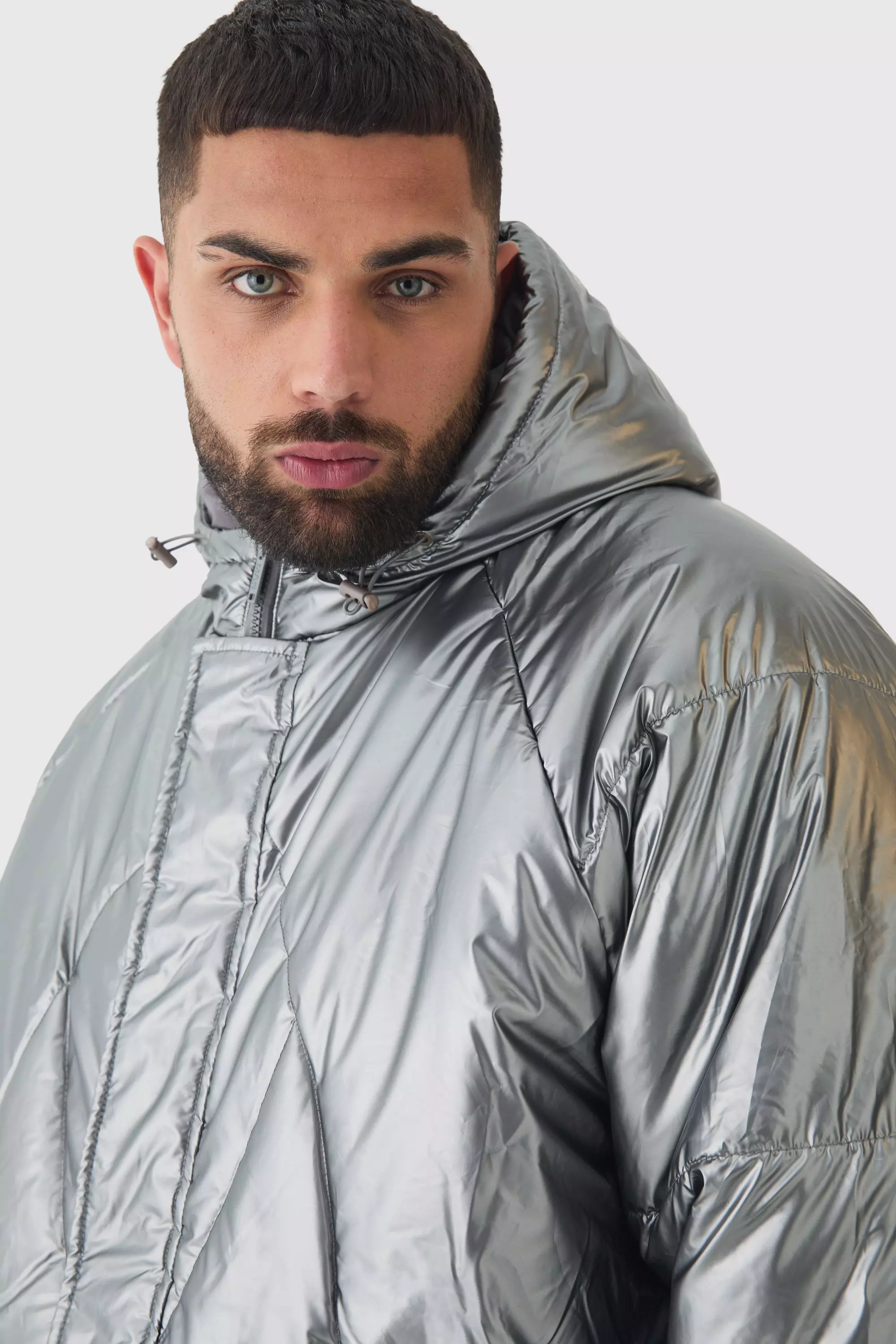 Plus Oversize Metallic Steppjacke mit Kapuze, Charcoal alternatives Bild