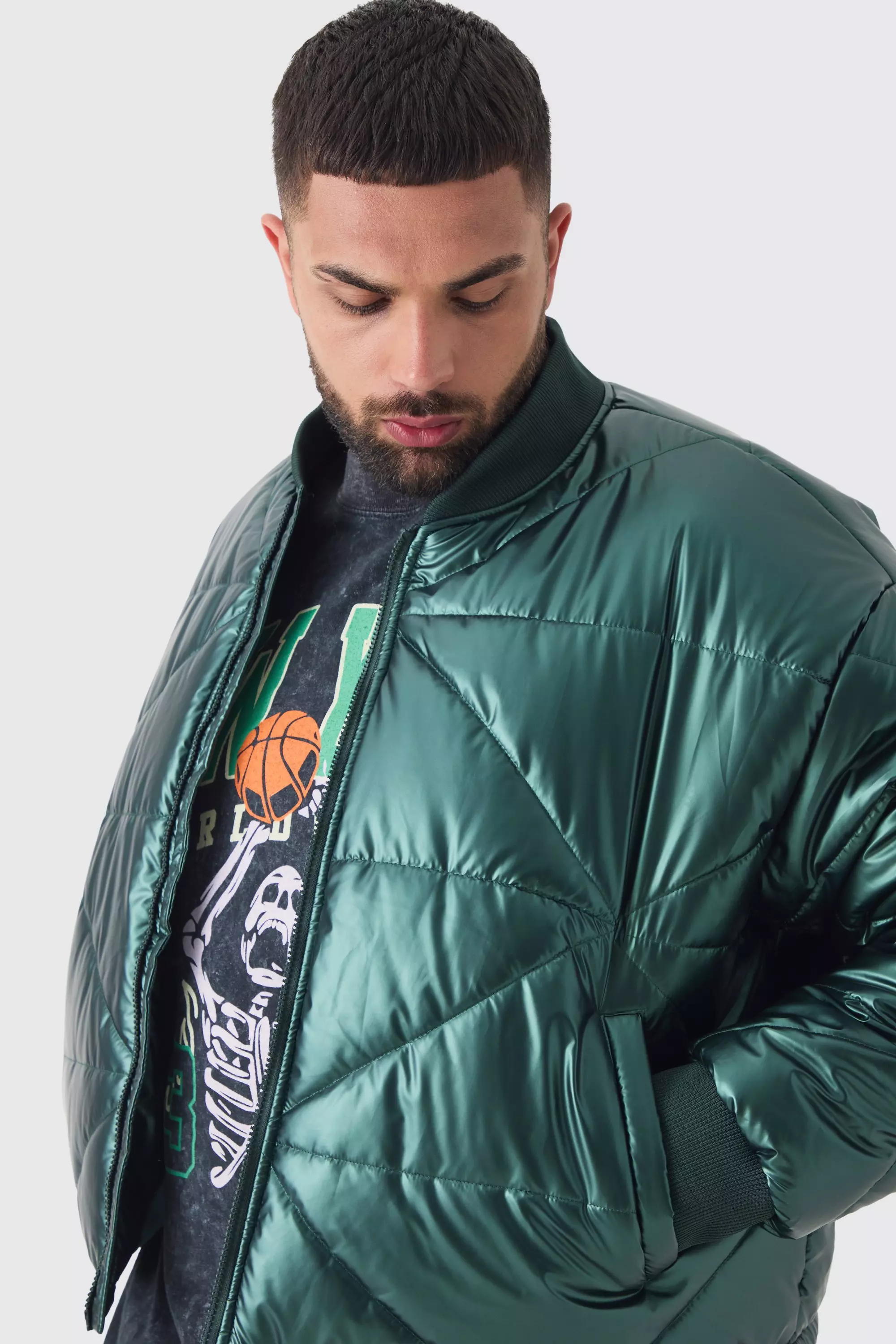 Plus kastige Metallic-Bomberjacke in Grün, Green alternatives Bild