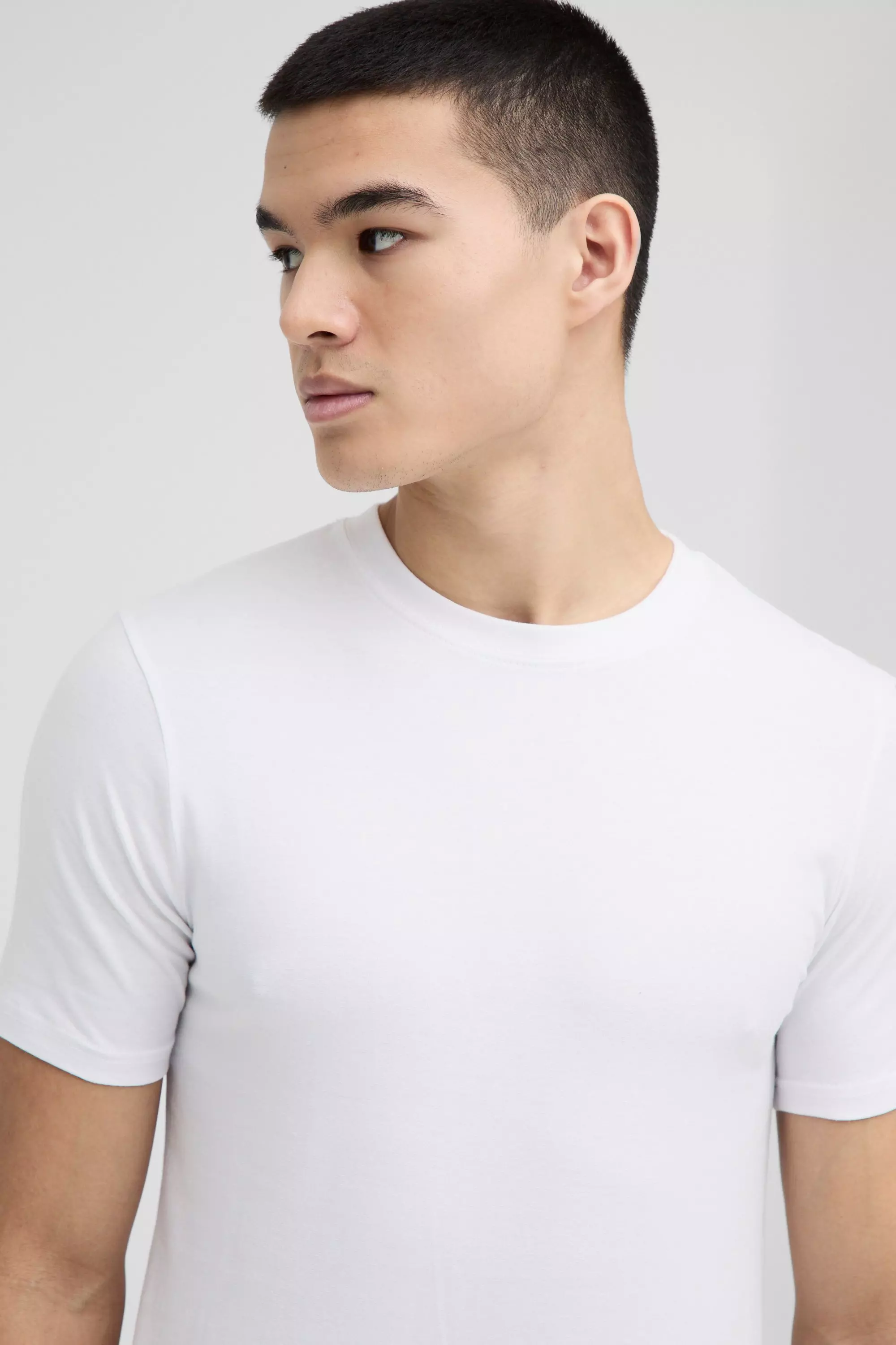 White Basic Muscle Fit Crew Neck T-Shirt alternative image