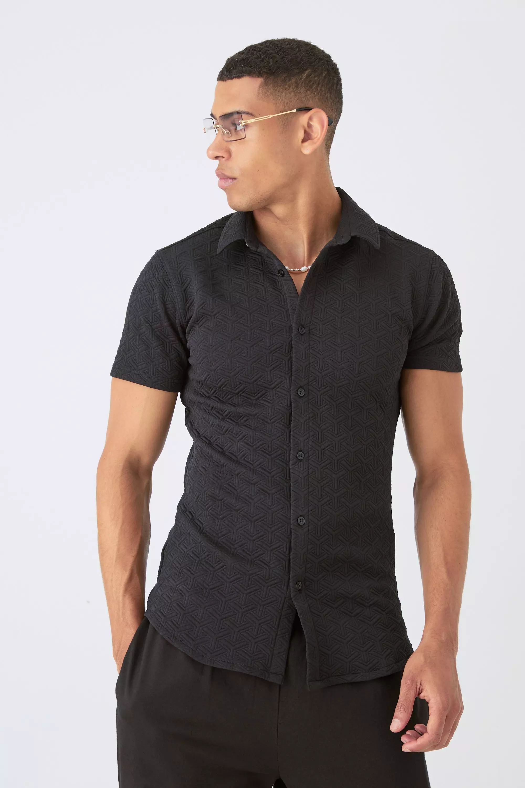 Short Sleeve Triangle Geo Muscle Fit Shirt Black