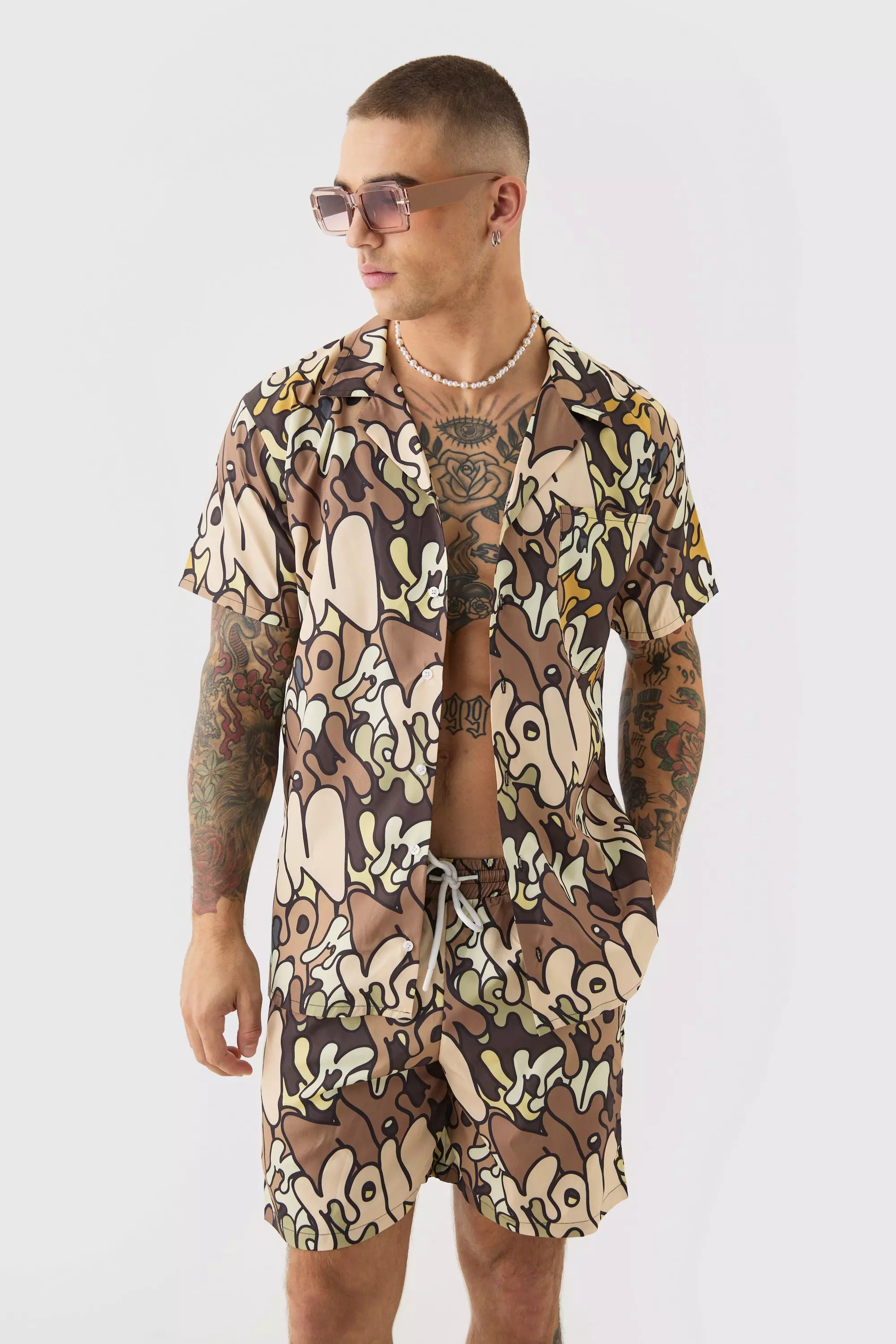 【boohoo】BOXY RIPSTOP GRAFFITI SHIRT & MID SWIM SHORT SET Ripstop Graffiti Shirt & Mid Swim Short Set | boohooMAN UK