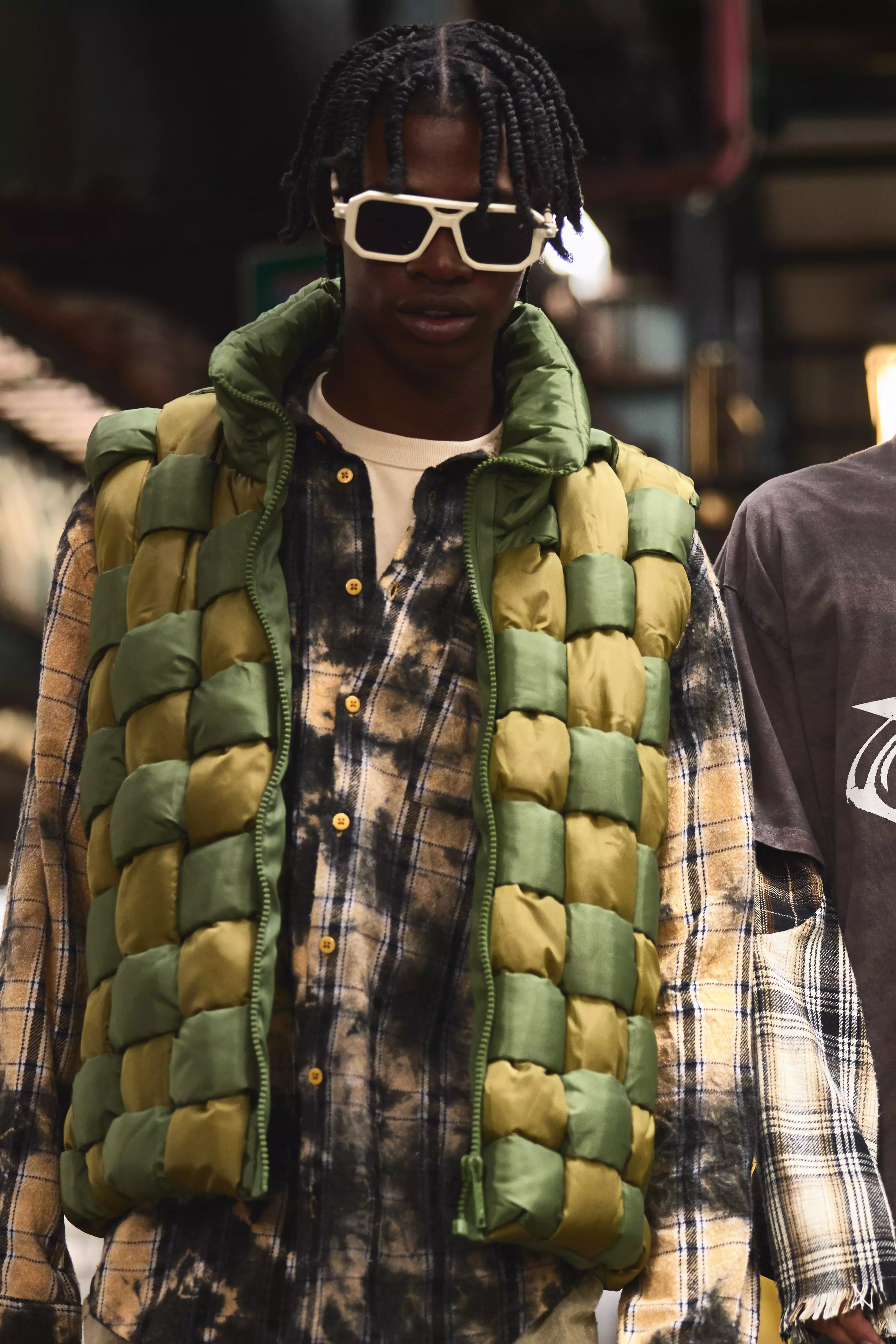 Contrast Hand Weft Padded Gilet In Khaki alternative image