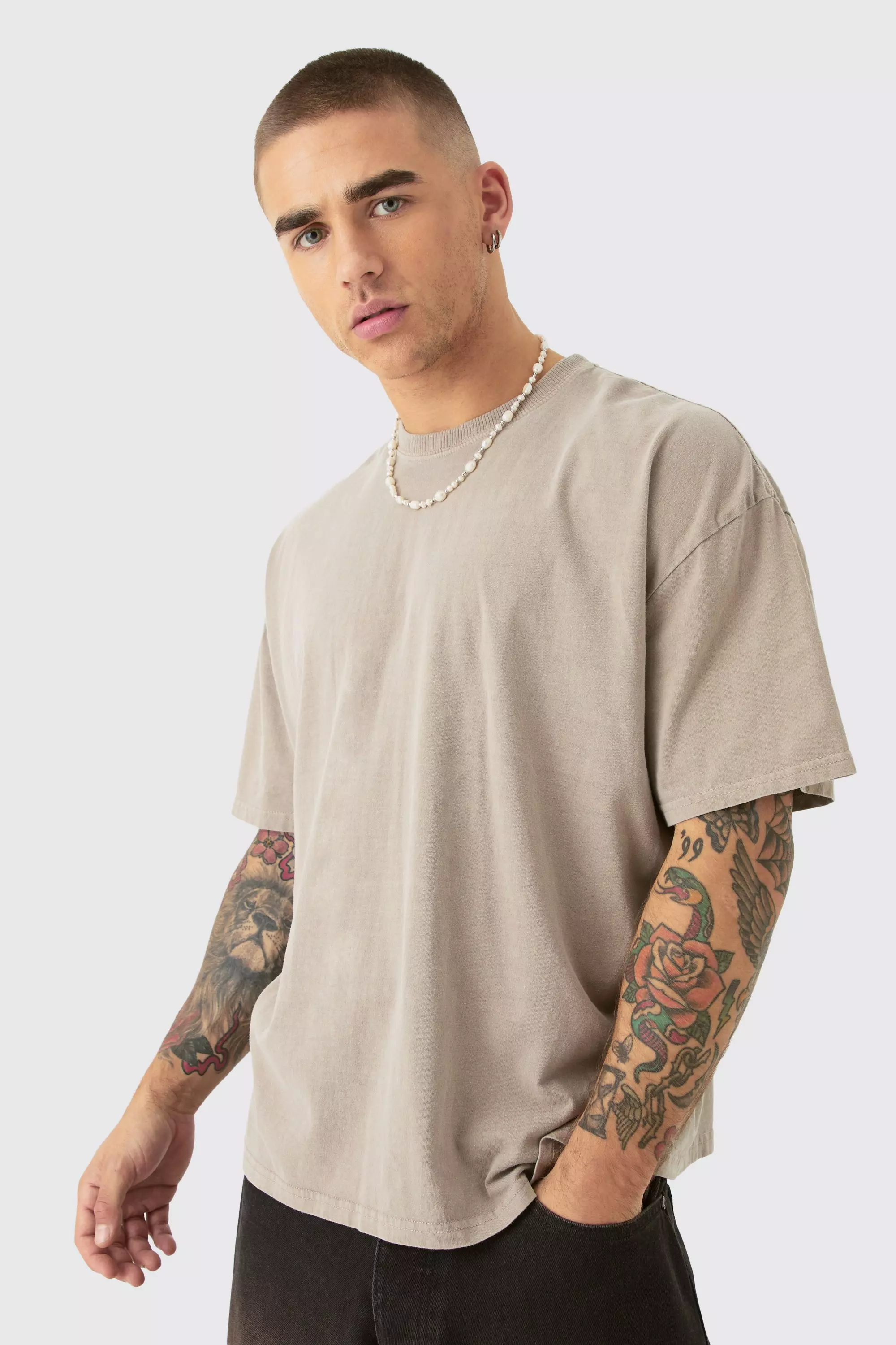 Taupe Oversized Wash Stencil Back Print T-shirt alternative image