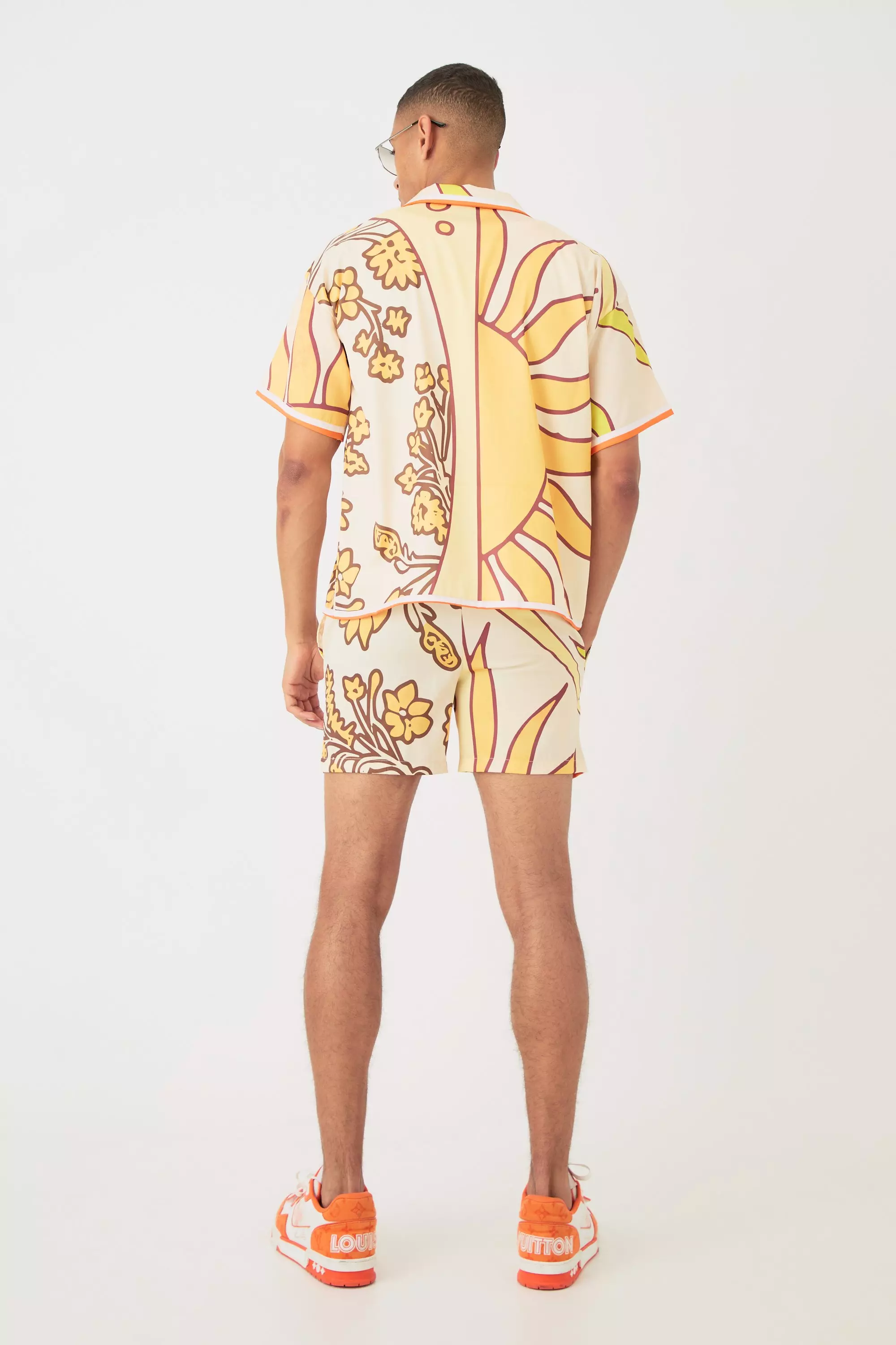 Kurzärmliges kastiges Satin-Hemd & Shorts, Yellow alternatives Bild