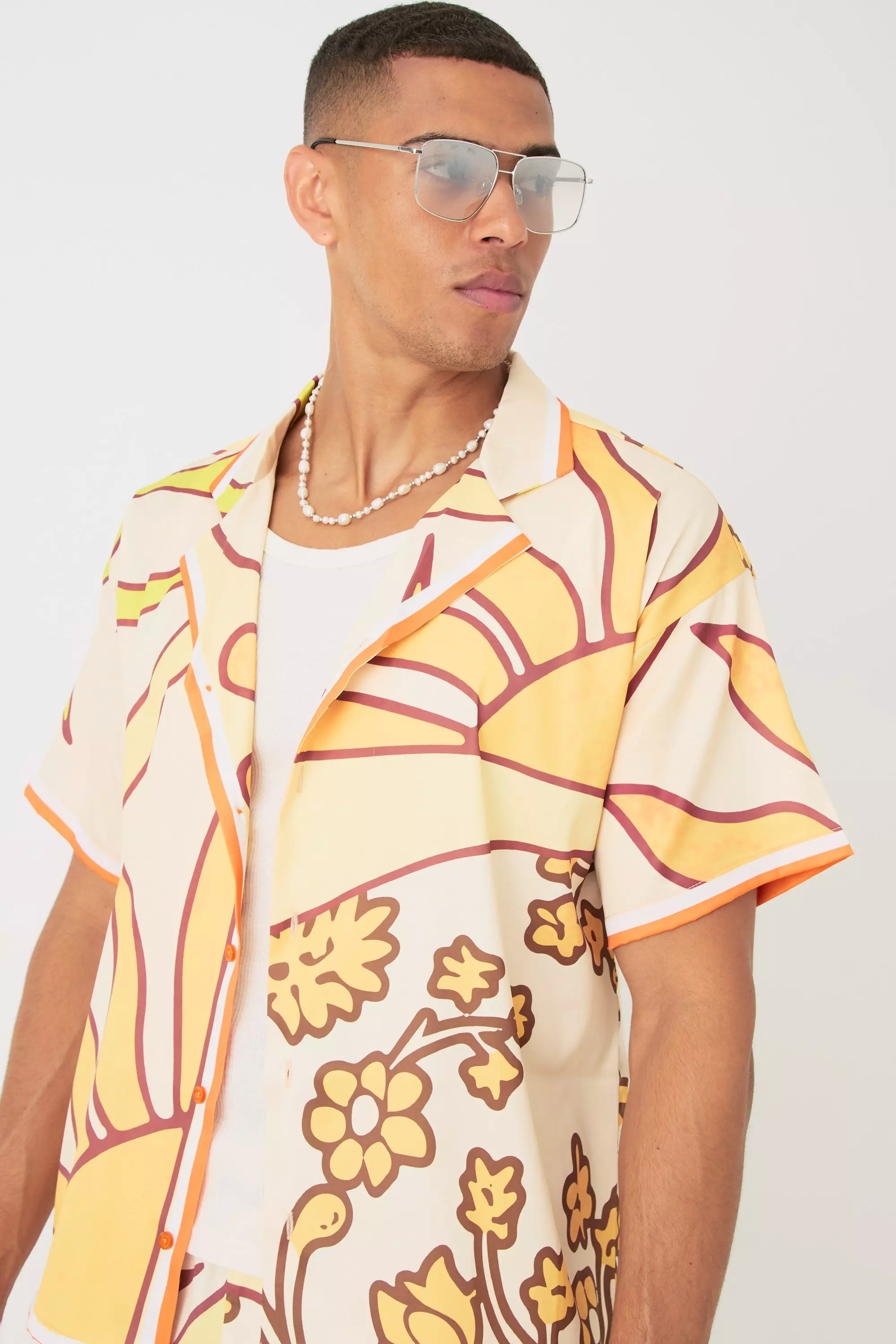 Kurzärmliges kastiges Satin-Hemd & Shorts, Yellow alternatives Bild