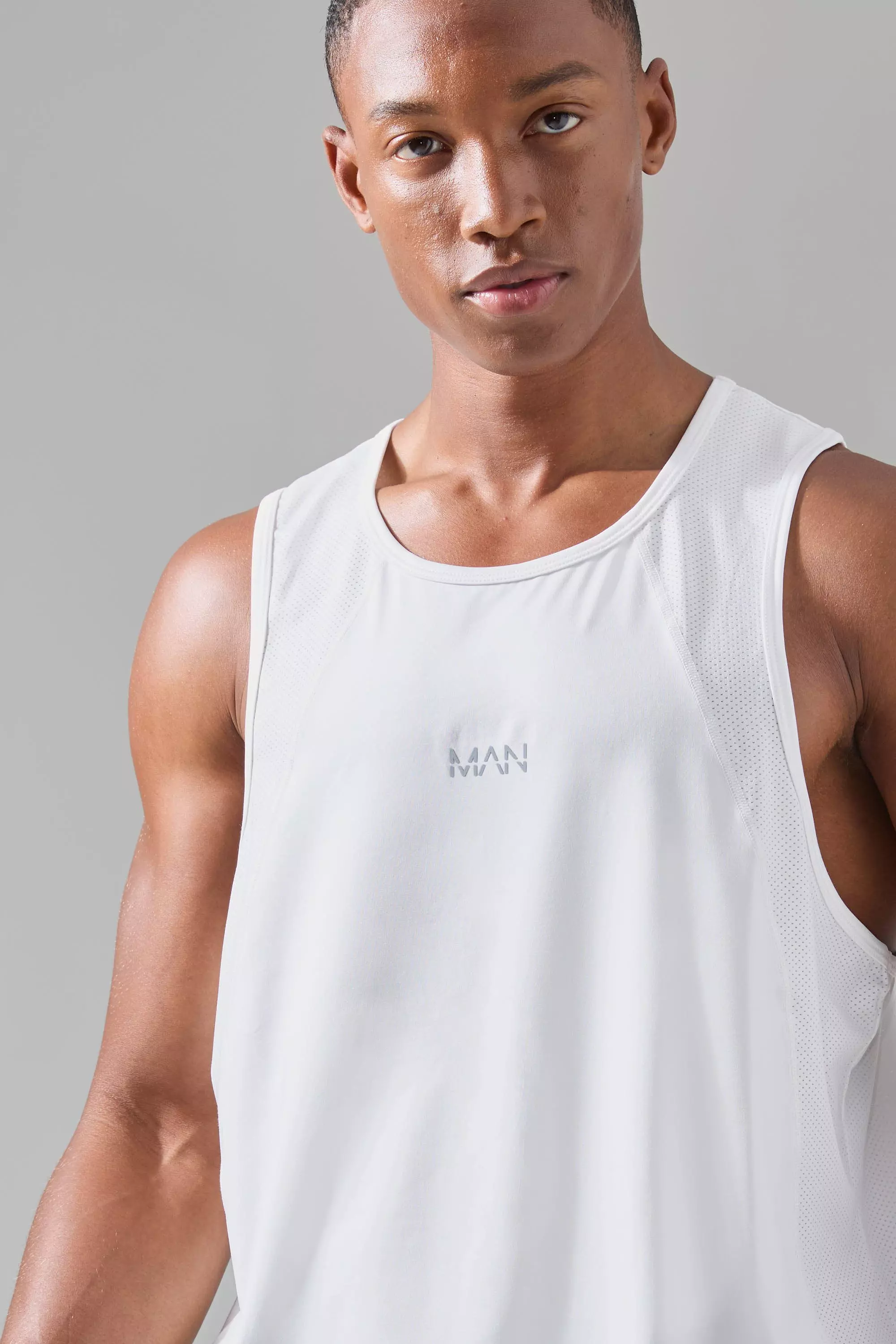 White Man Active Mesh Panelled Reg Fit Vest alternative image