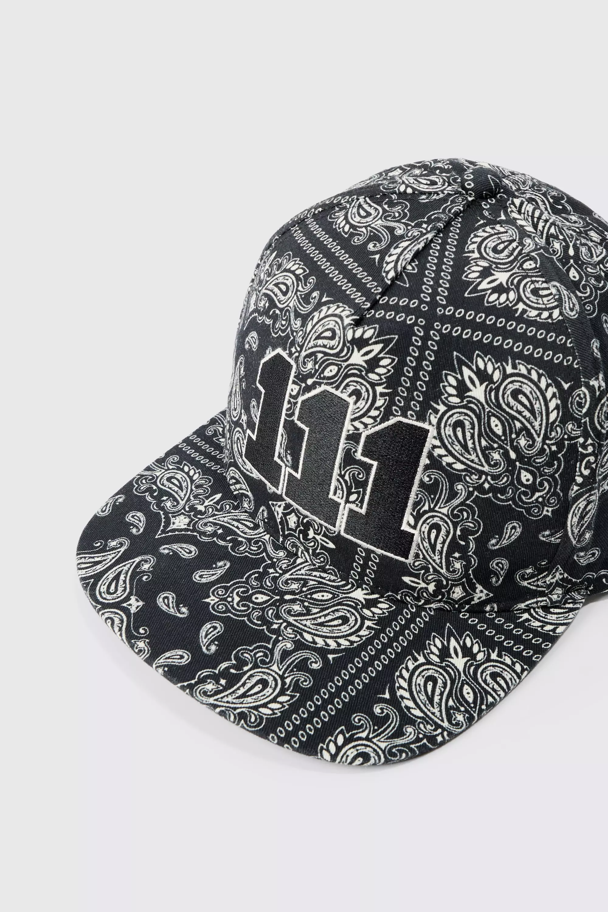 Schwarze Kappe mit Bandana-Print, Black alternatives Bild