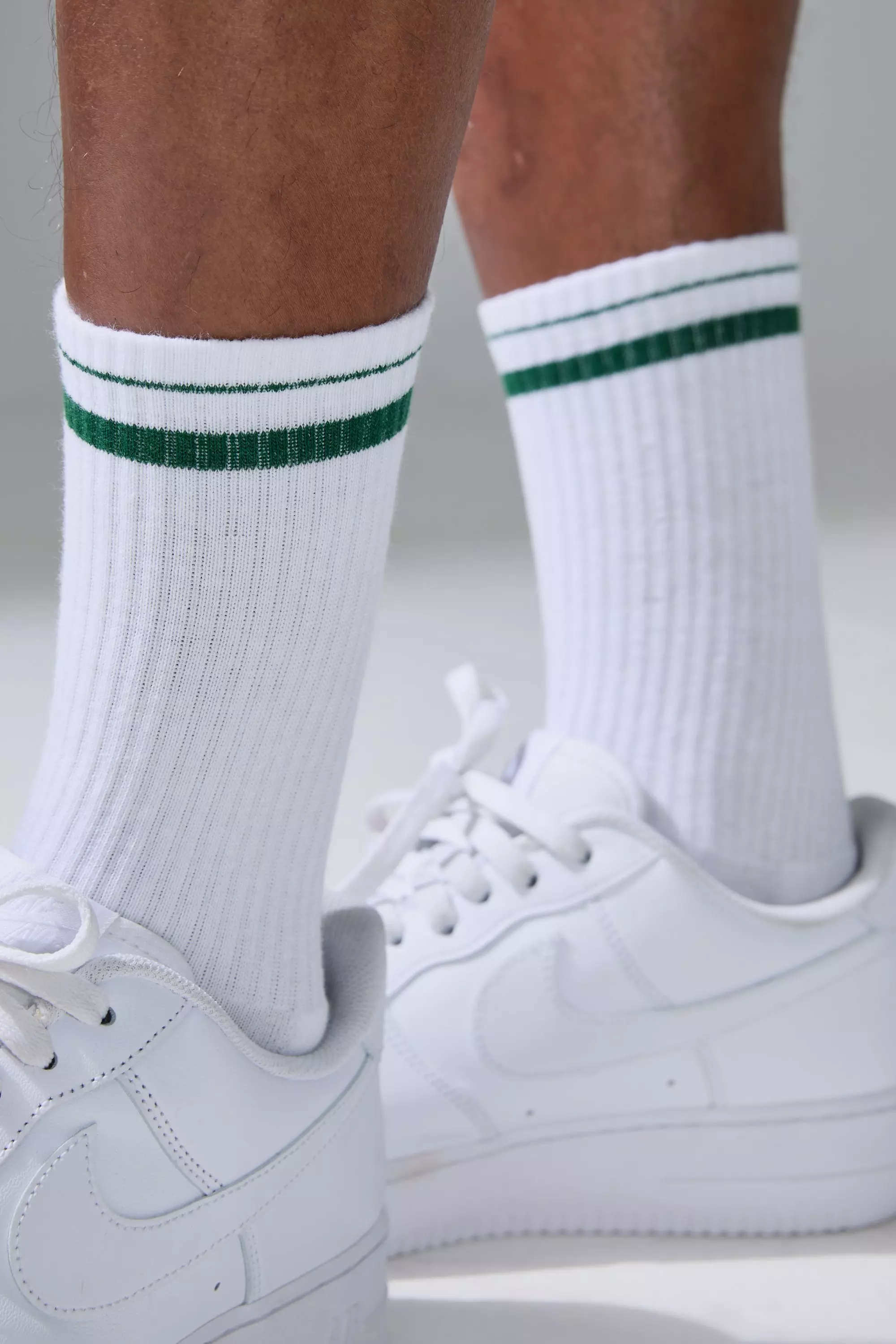 White Man Sportsokken Met Crewneck alternatieve afbeelding
