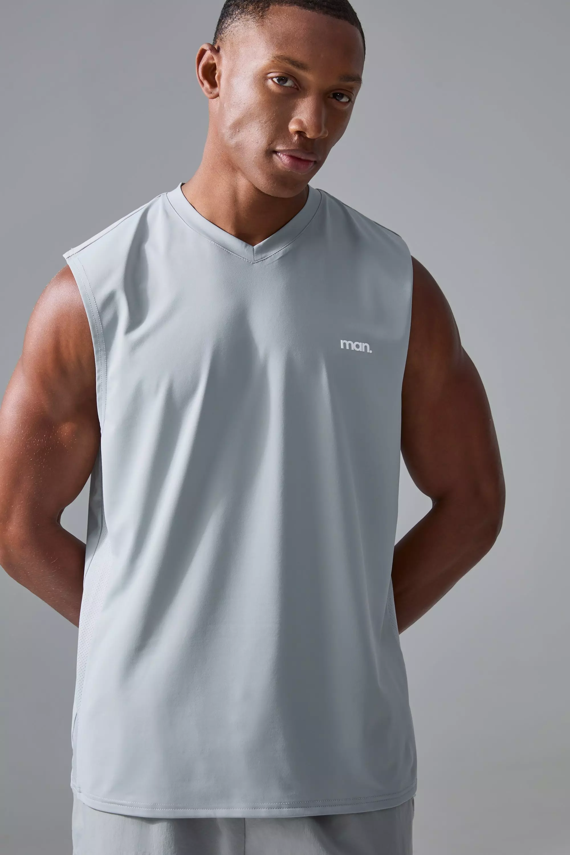 Man Sport V Neck Performance Reg Fit Tank Light grey