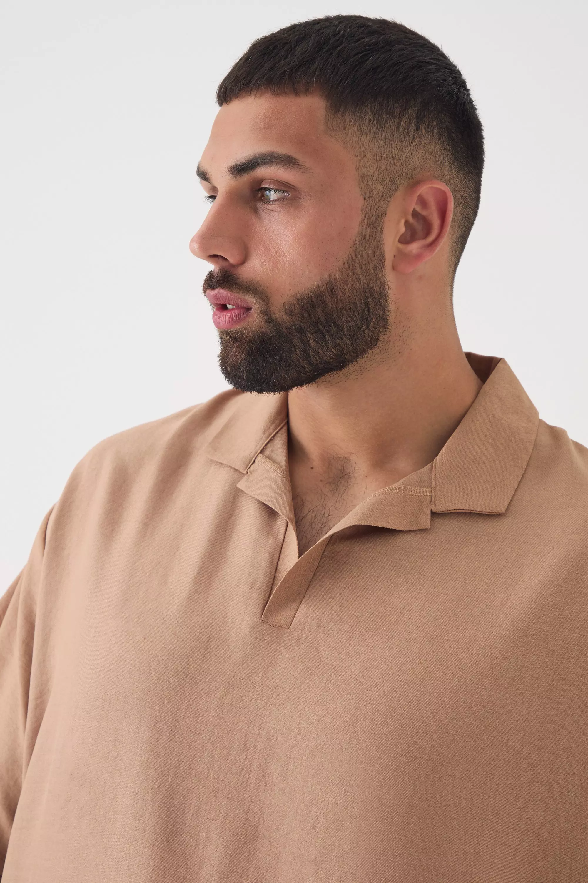 Grande taille - Polo oversize en taupe autre image