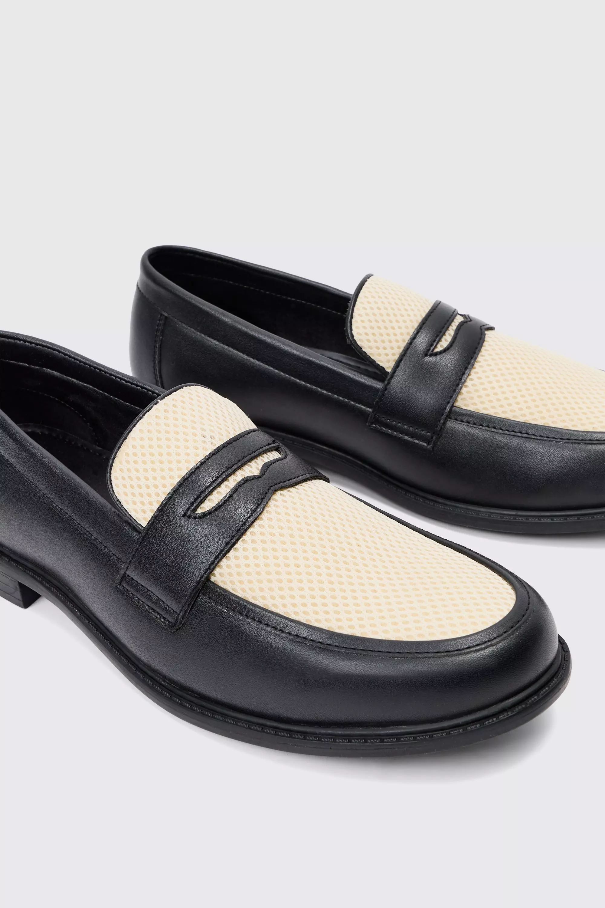 Schwarze Mesh-Loafer mit Kontrast-Einsatz, Black alternatives Bild