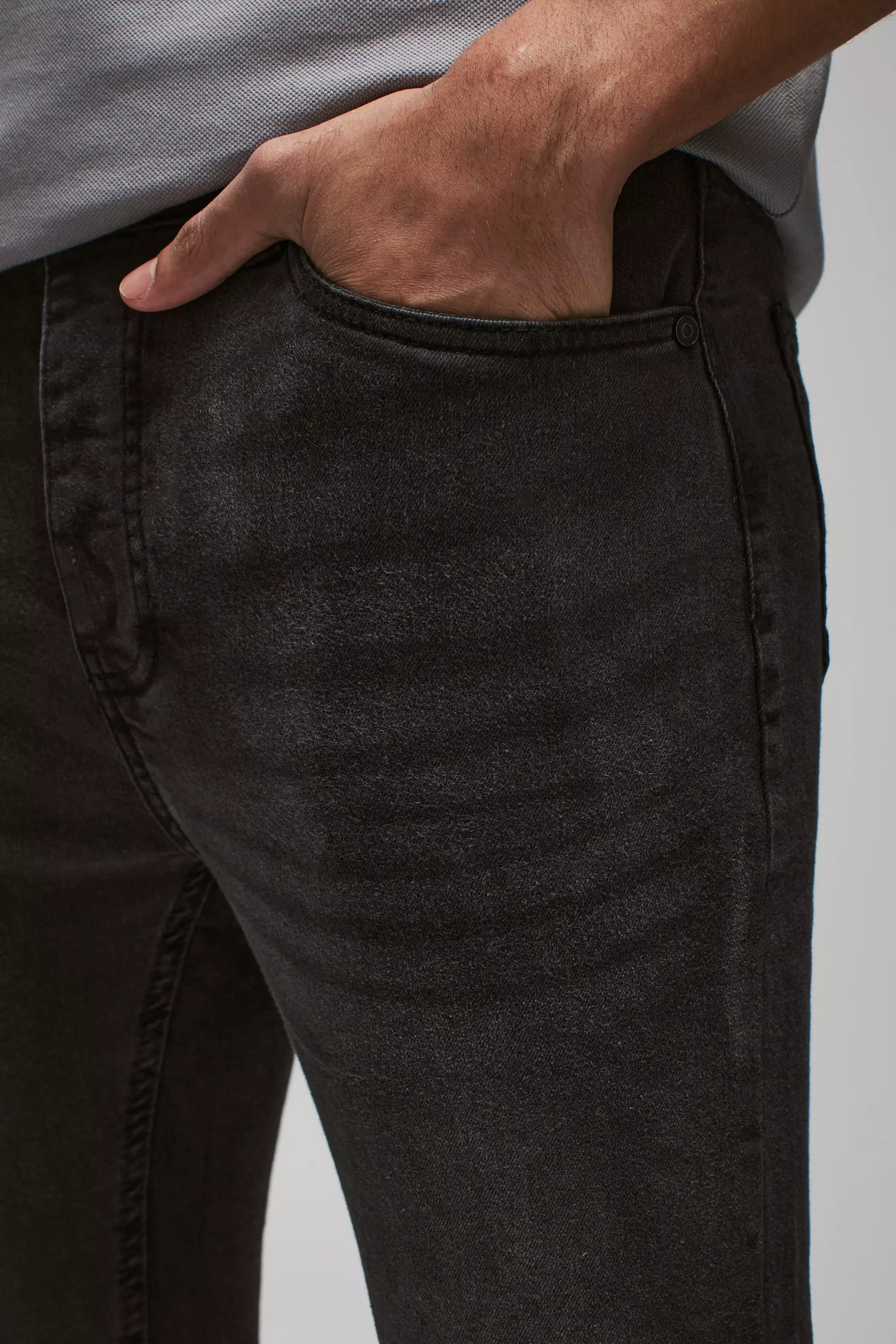 Super Skinny Stretch Jean In Charcoal | boohooMAN USA
