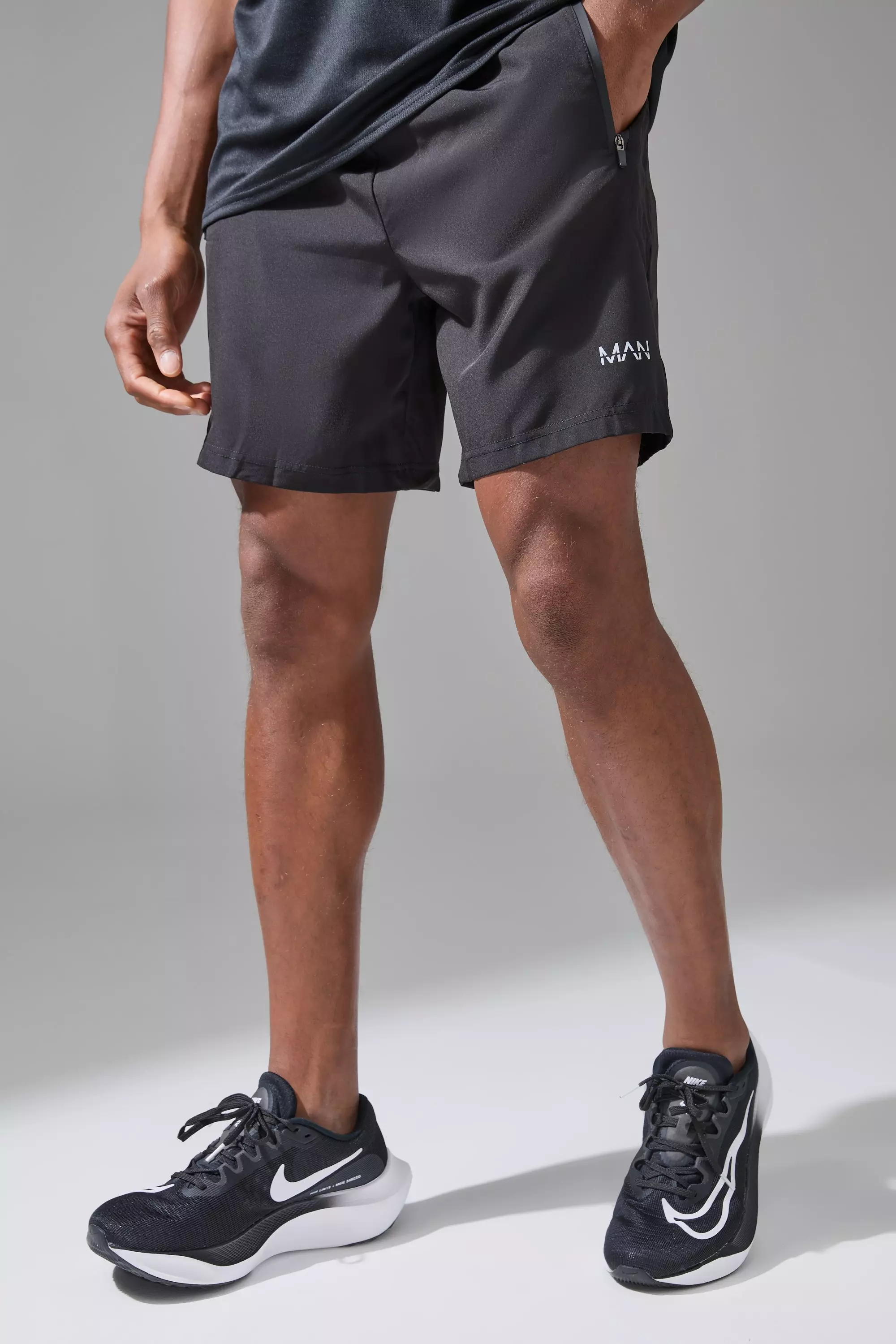 Man Active Stretch Woven Regular Fit 7inch Gym Short Black