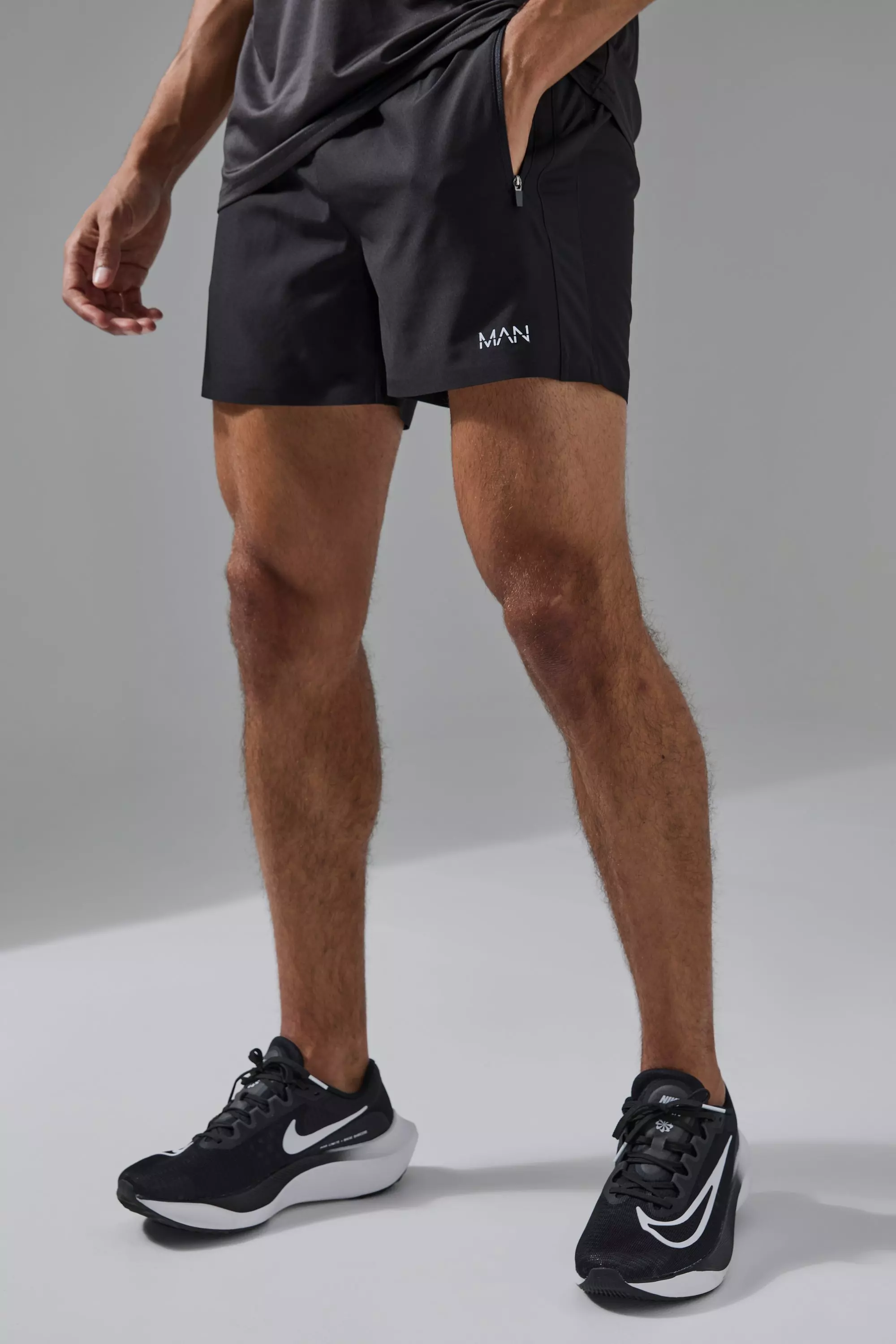 Man Active Stretch Woven 5inch Short Black