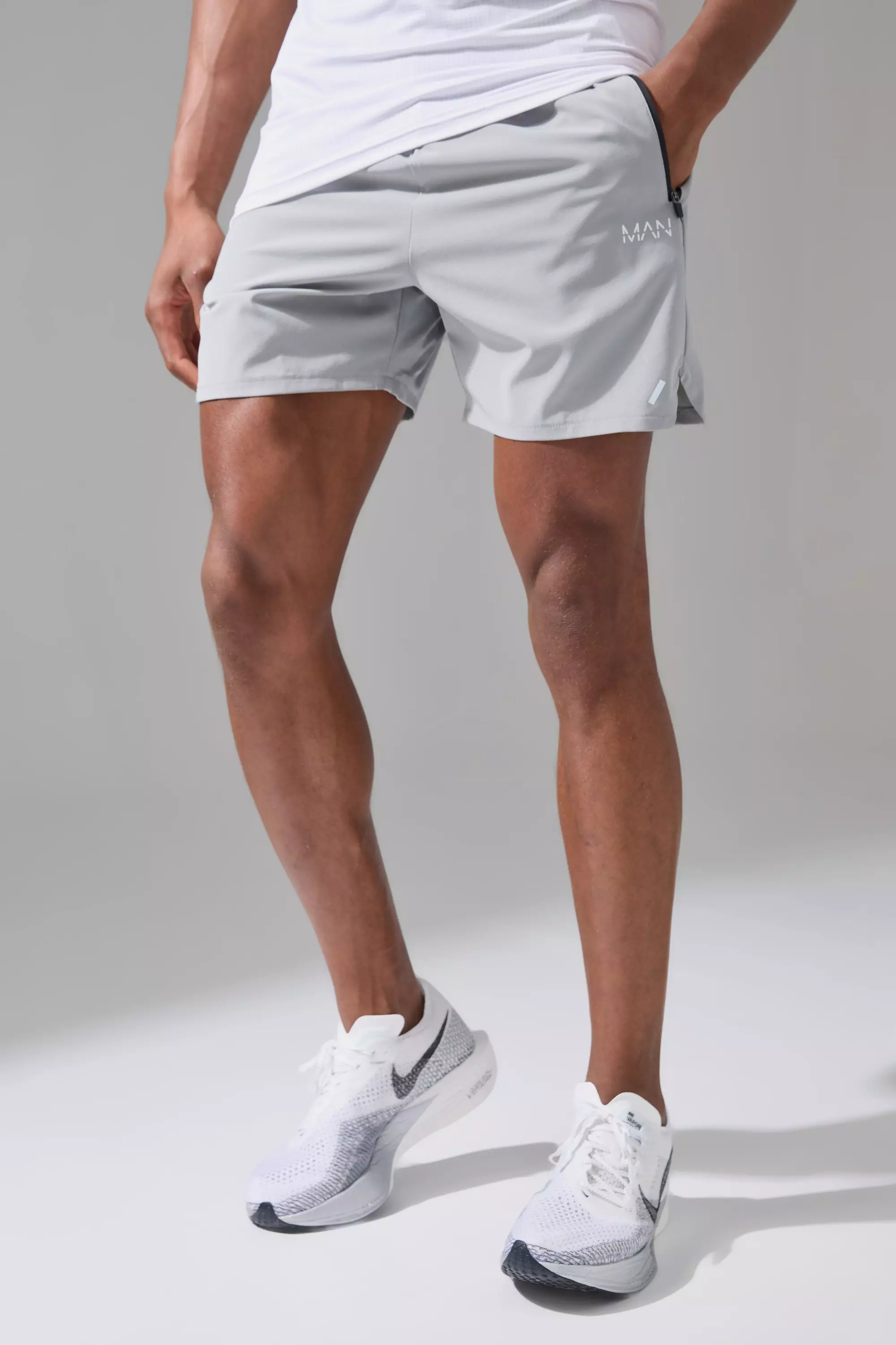 Man Active Perforated Stretch Woven Regular Fit 5inch Short Light grey