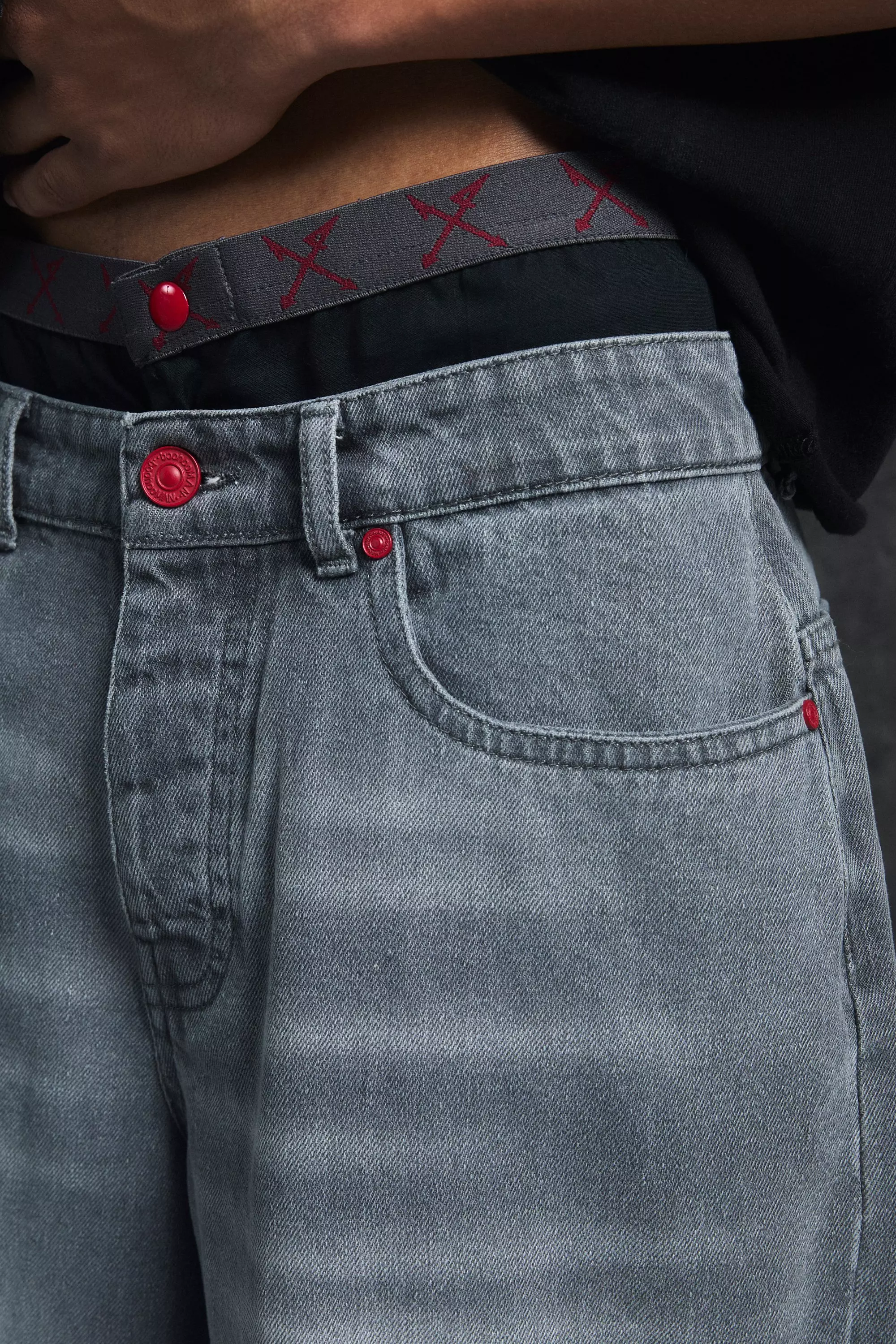 Short long en denim à délavage extrême, Light grey autre image