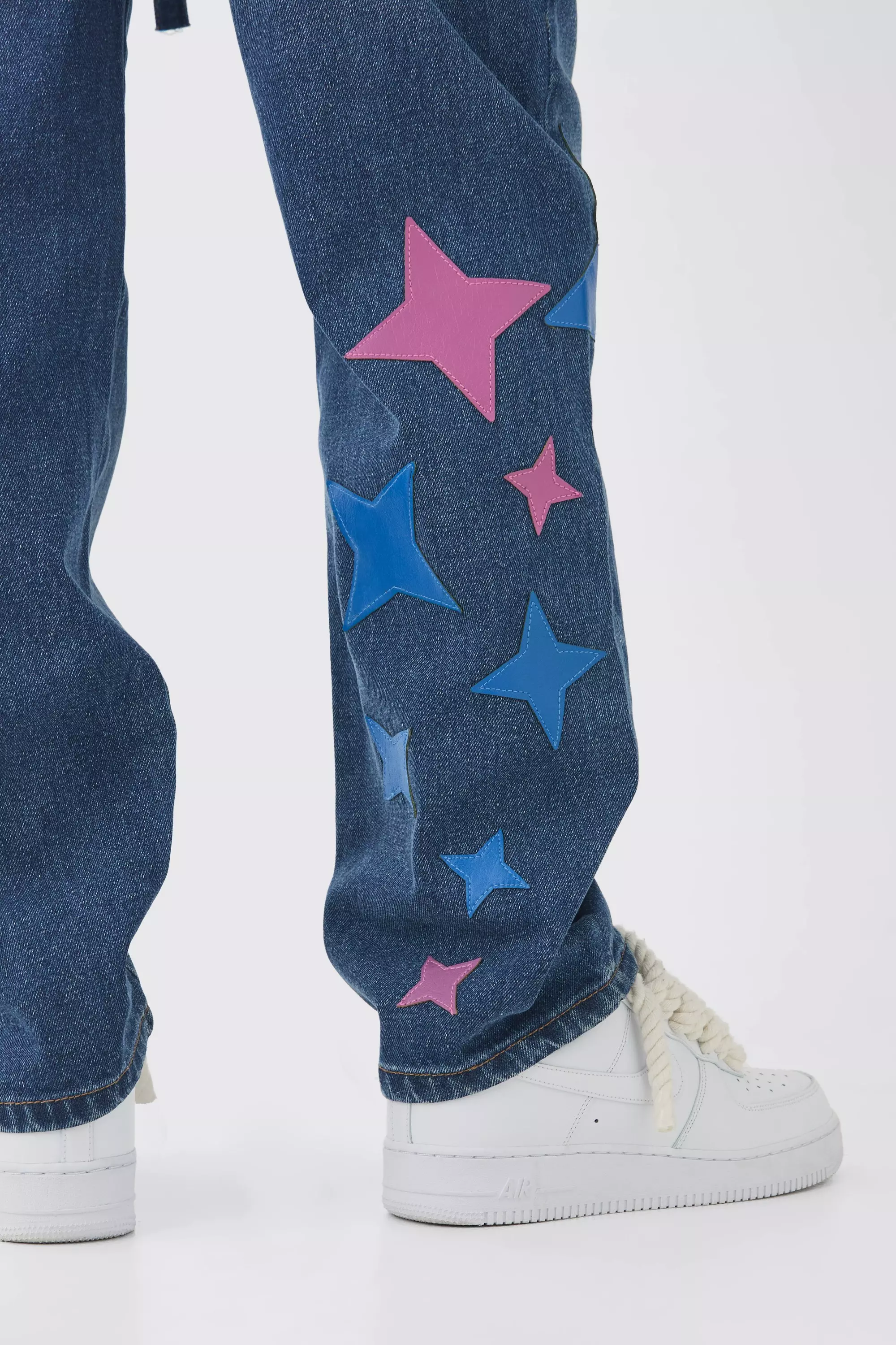 Lockere Jeans mit PU-Applikation, Mid blue alternatives Bild