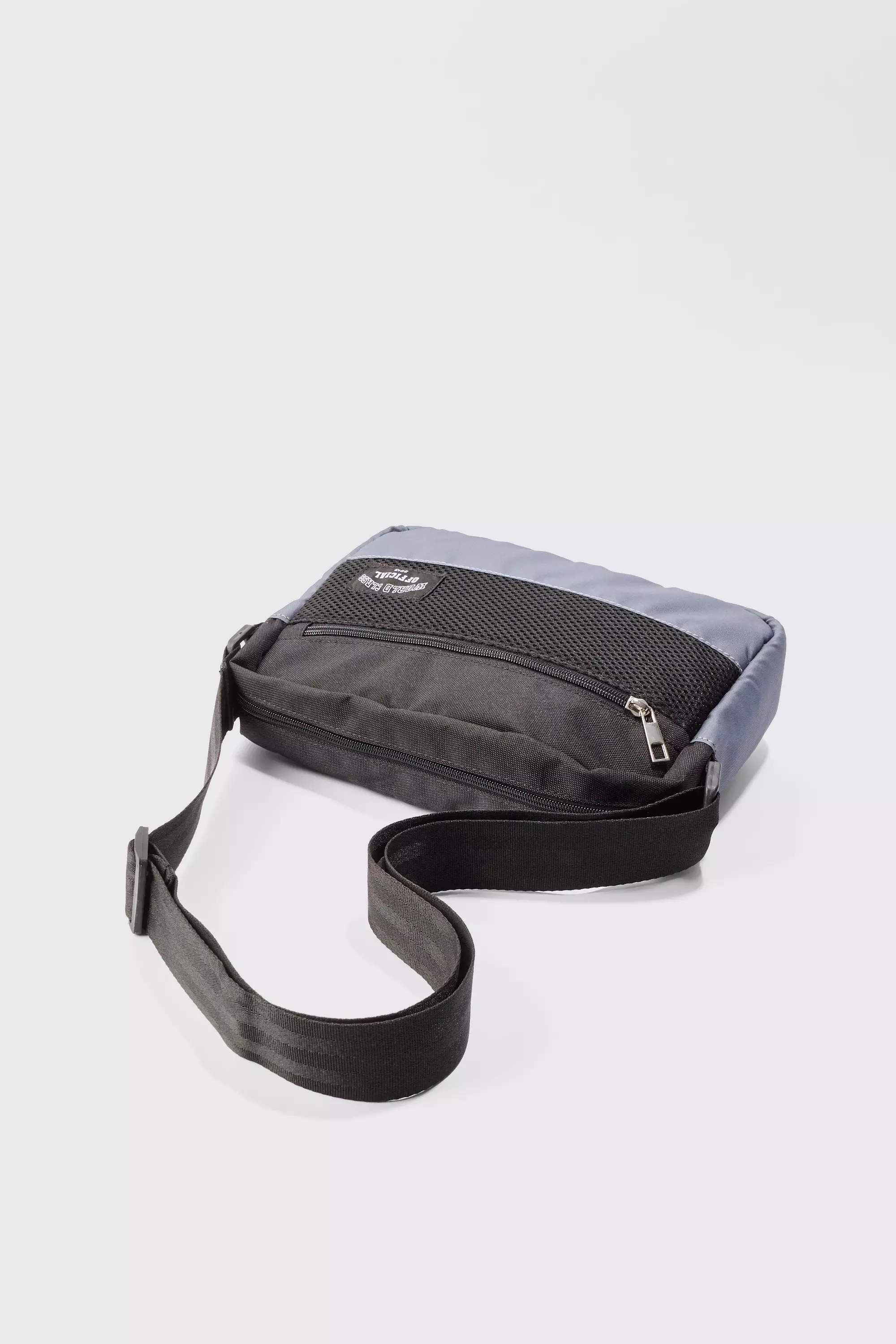 Nylon-Umhängetasche aus Mesh mit Man-Logo, Grey alternatives Bild