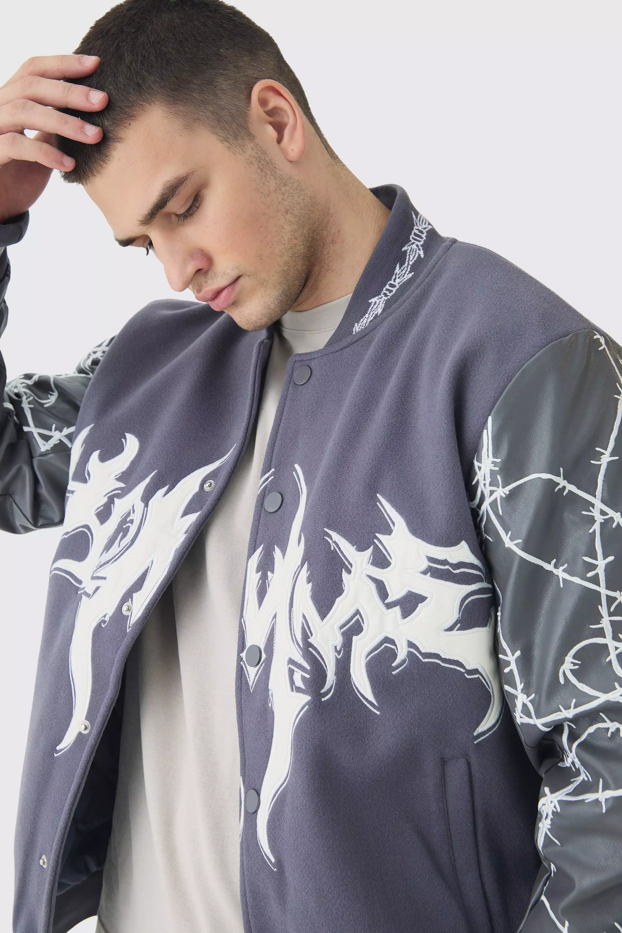 Giacca Bomber Tall Con Applique In Caratteri Gotici, Grey immagine alternativa