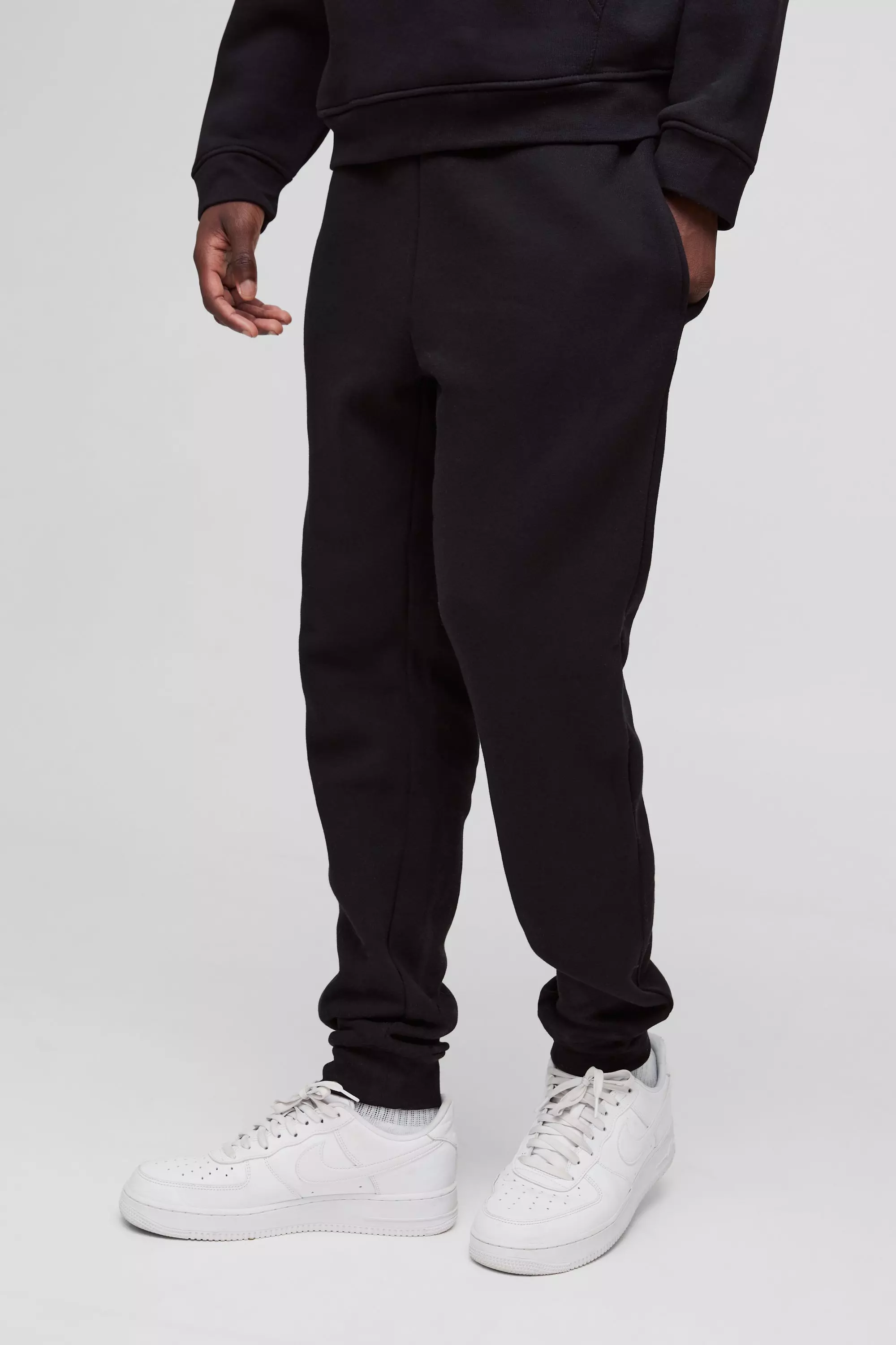 Black 330GSM Regular Fit Basic Jogger alternative image