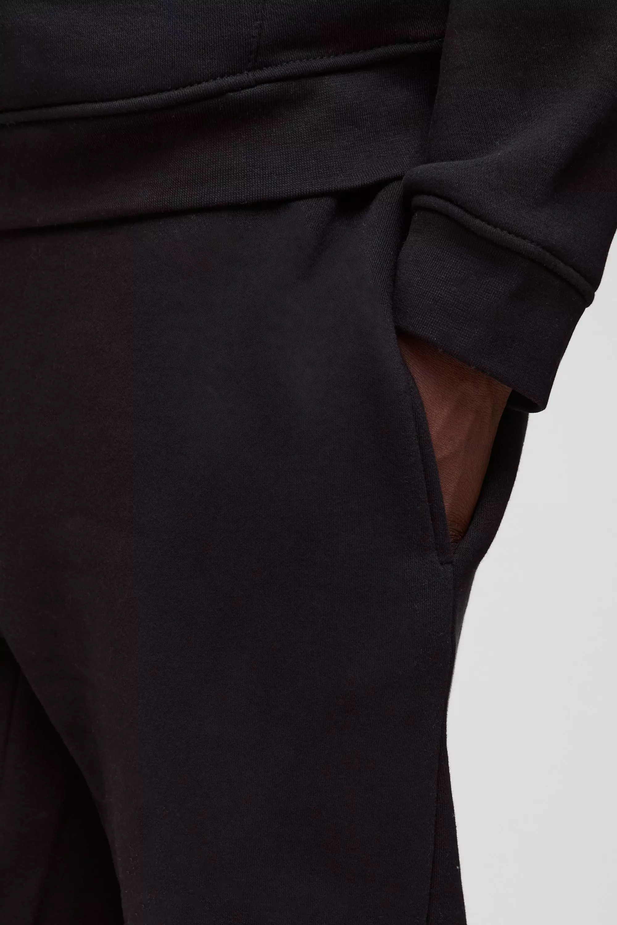 Black 330GSM Regular Fit Basic Jogger alternative image