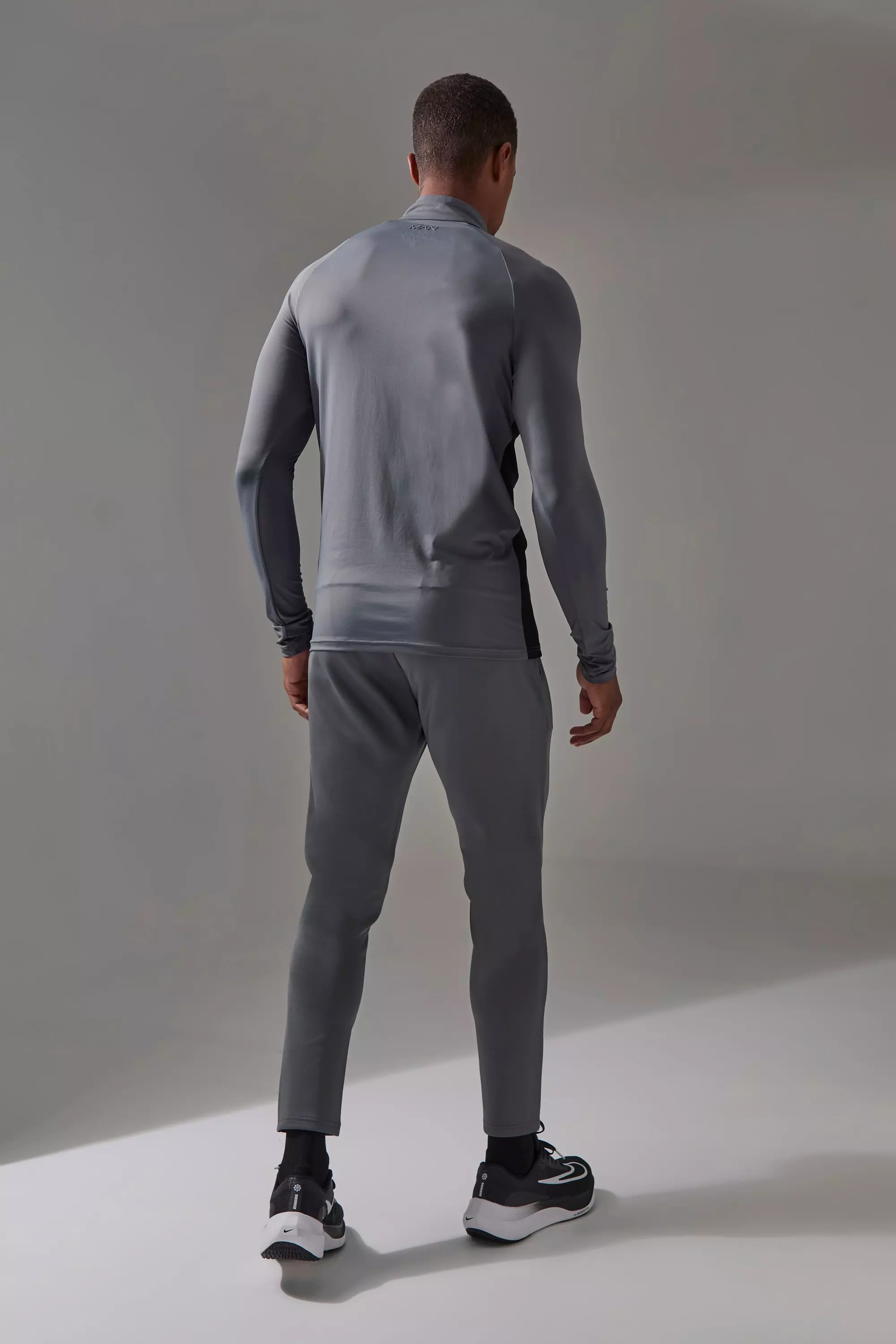 Man Active Oberteil mit 1/4 Reißverschluss, Charcoal alternatives Bild