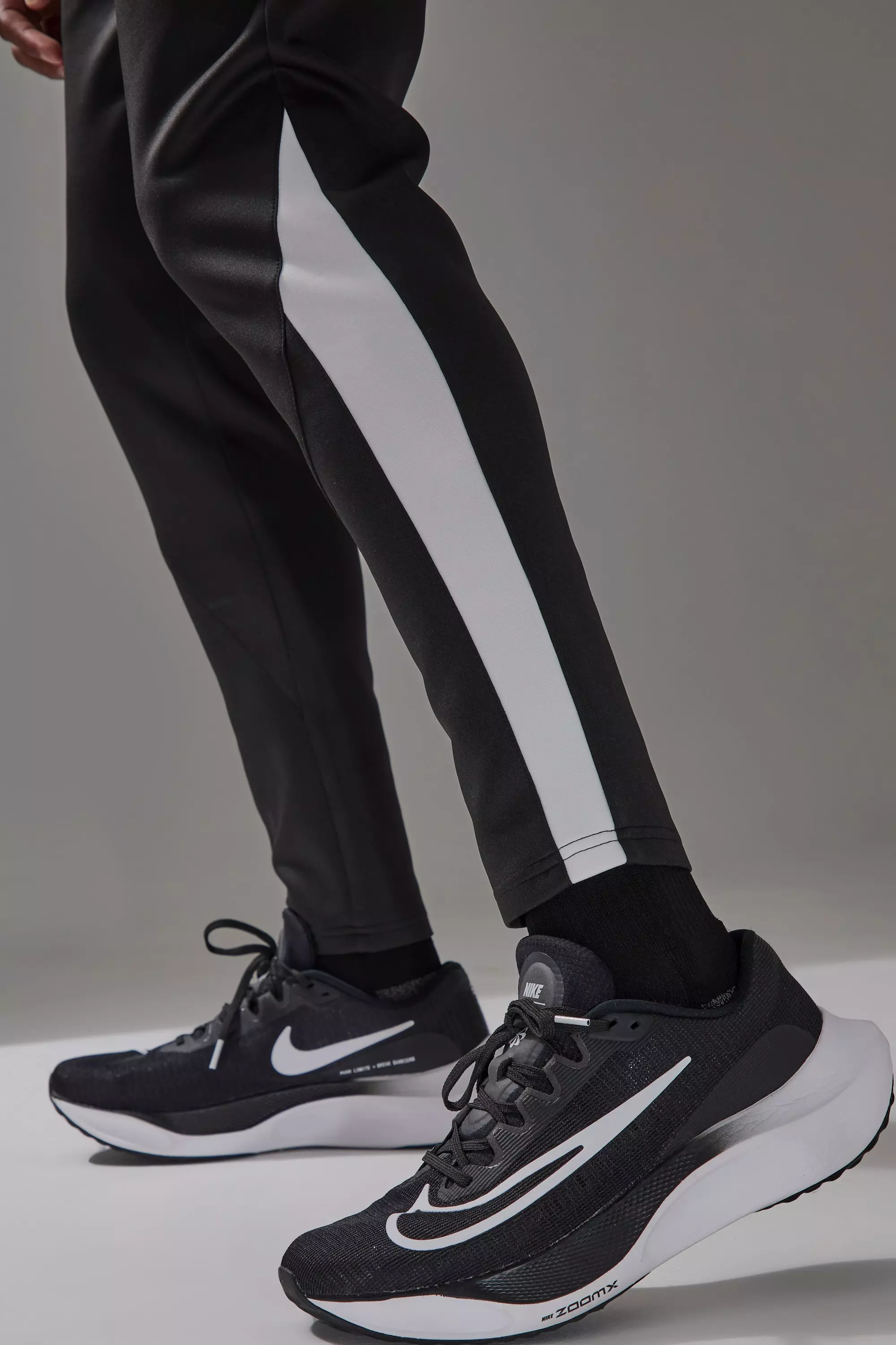 Black Man Active Pro Tapered Skinny Fit Jogger alternative image