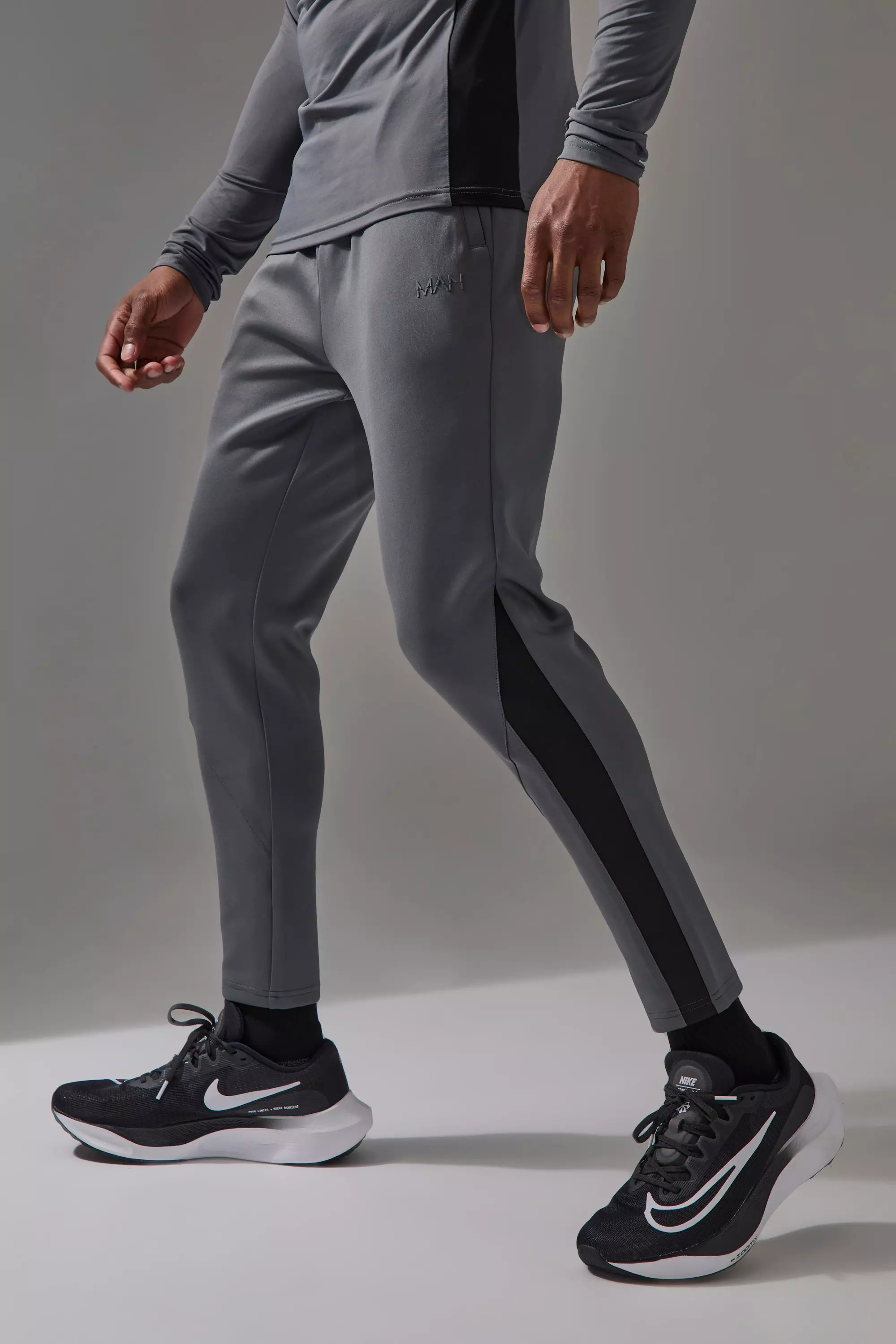 Man Active Pro Tapered Skinny Fit Sweatpants Charcoal