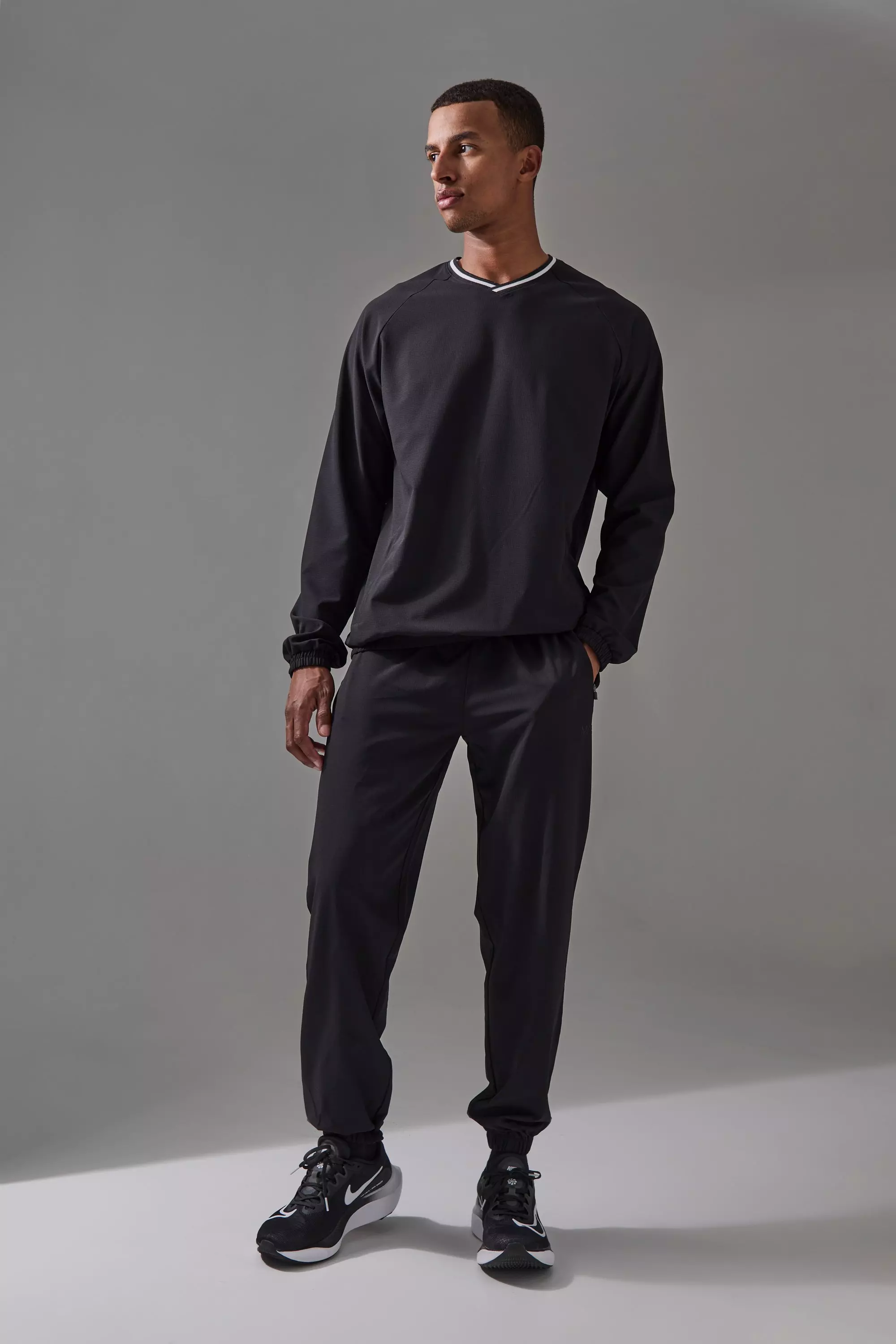 Man Active Pro Sweatshirt And Cuffed Sweatpants Tracksuit Black