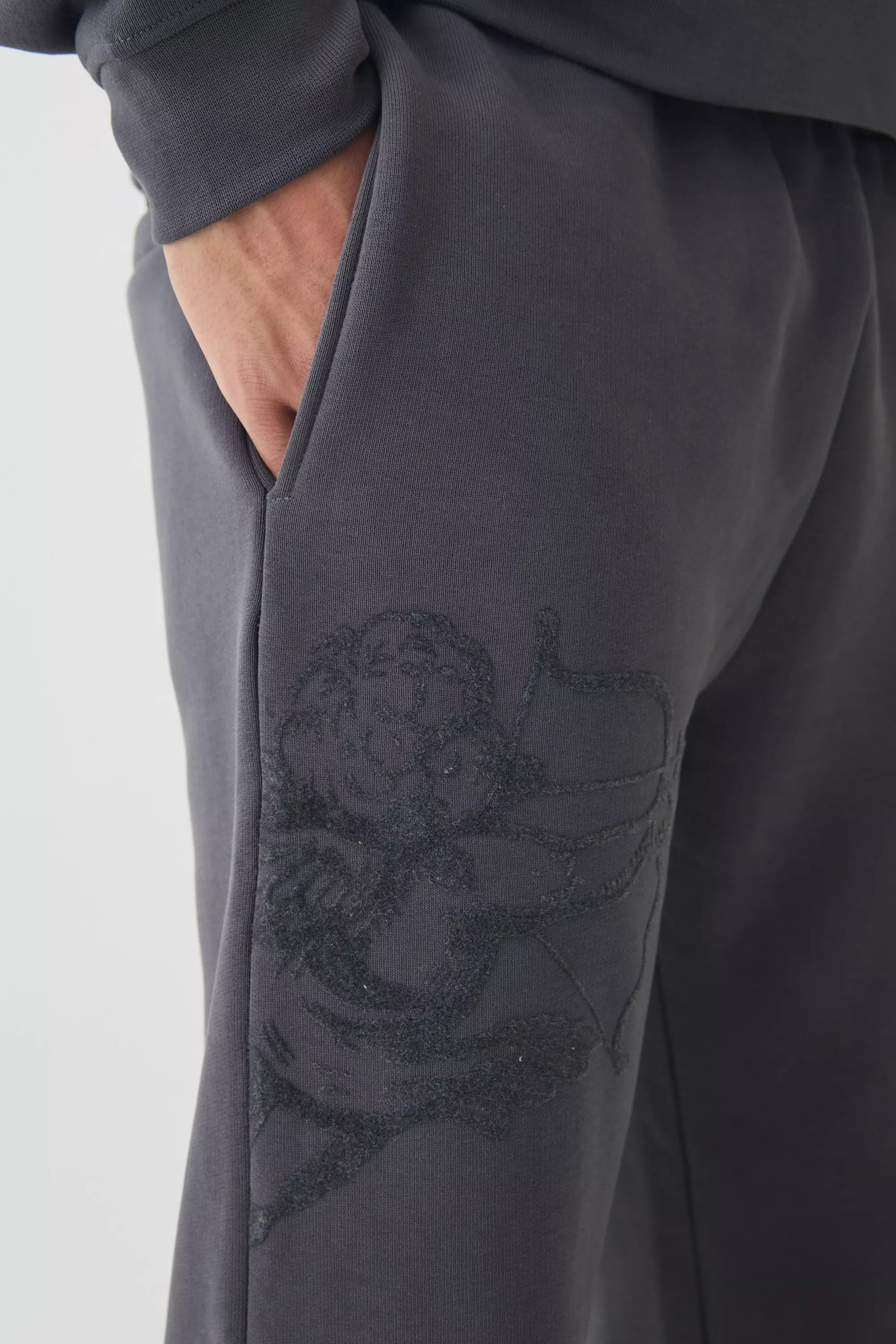 Charcoal Nette Geborduurde Joggingbroek Met Split alternatieve afbeelding