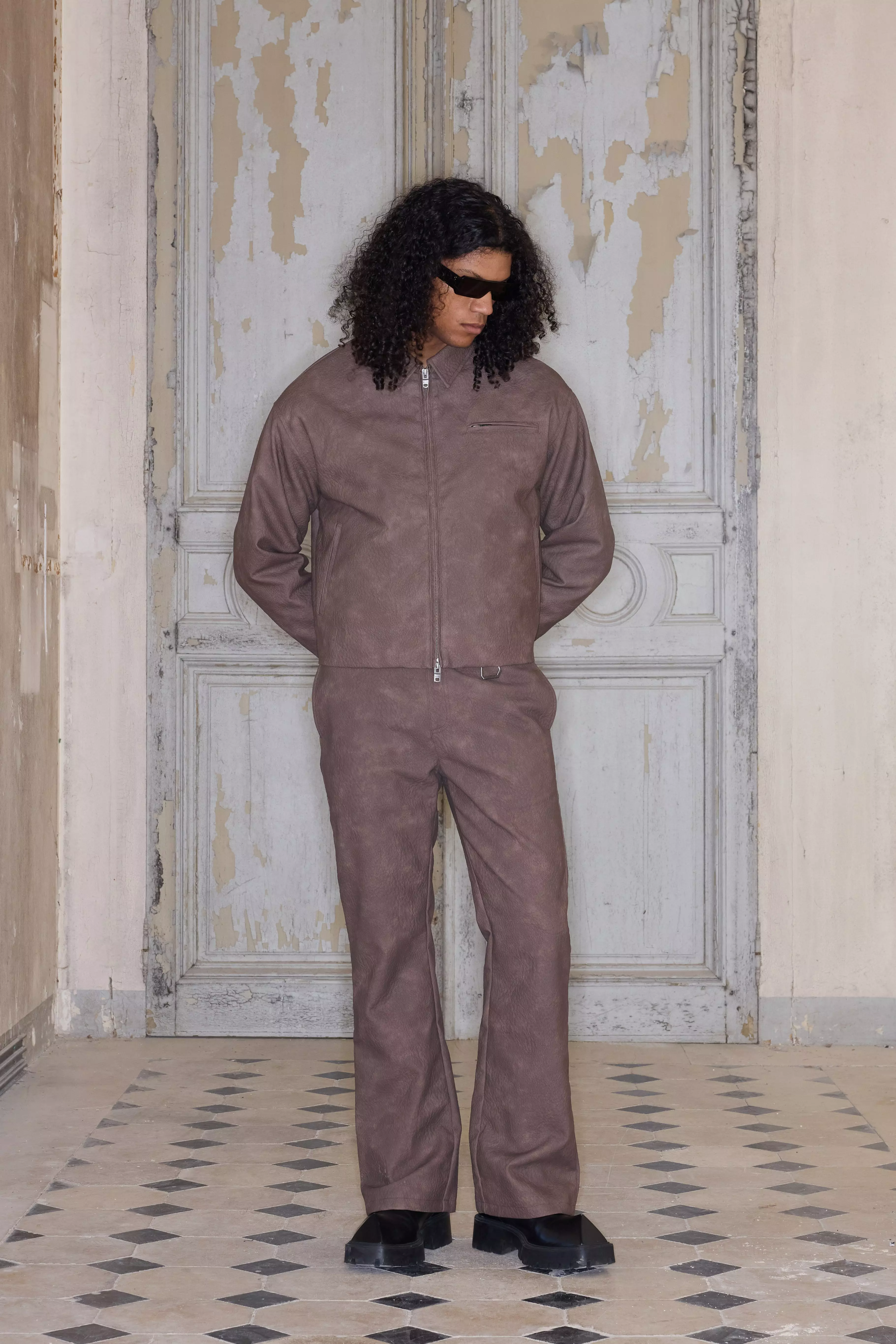 Premium lockere Kunstleder-Hose in Braun, Brown alternatives Bild