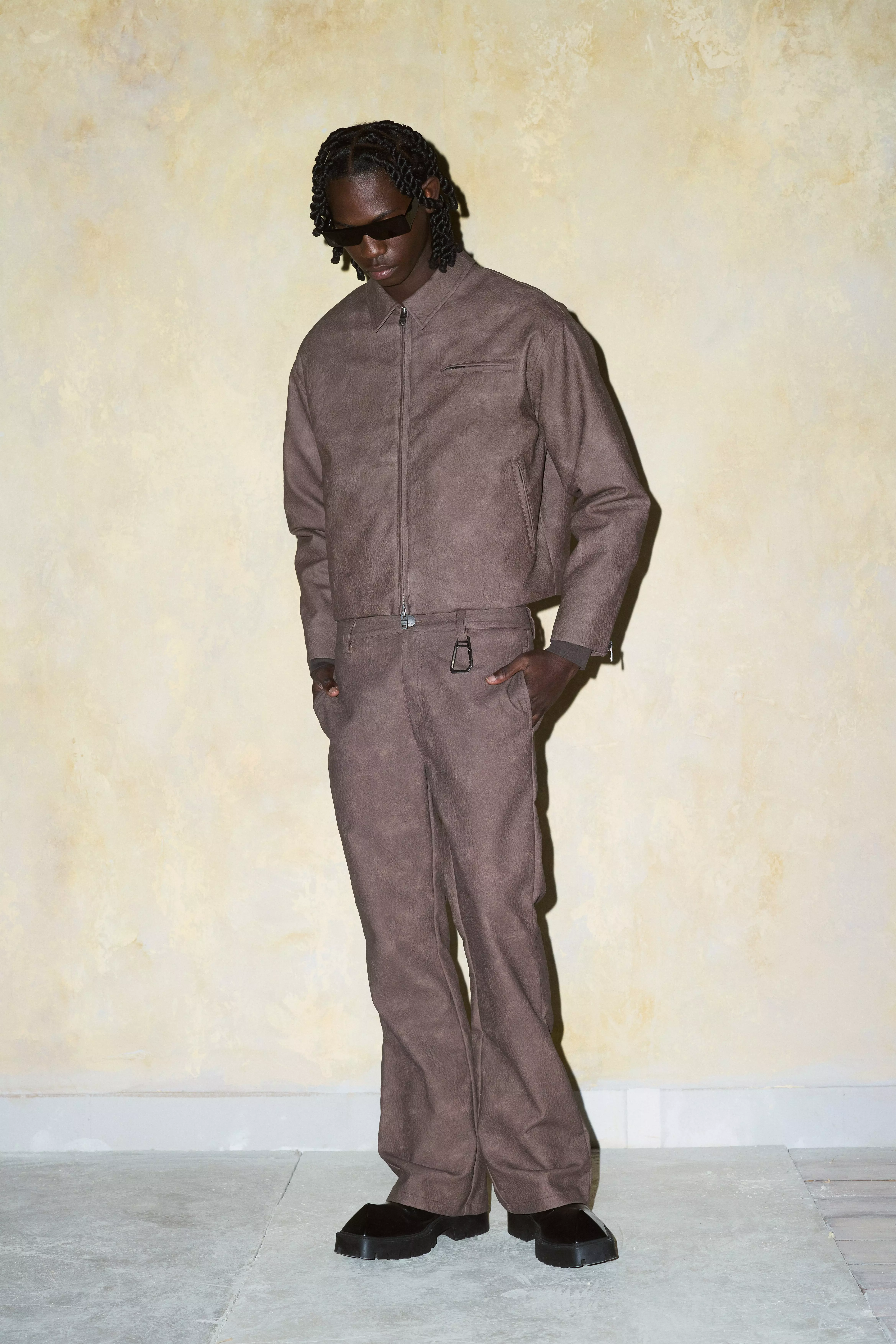 Premium lockere Kunstleder-Hose in Braun, Brown alternatives Bild