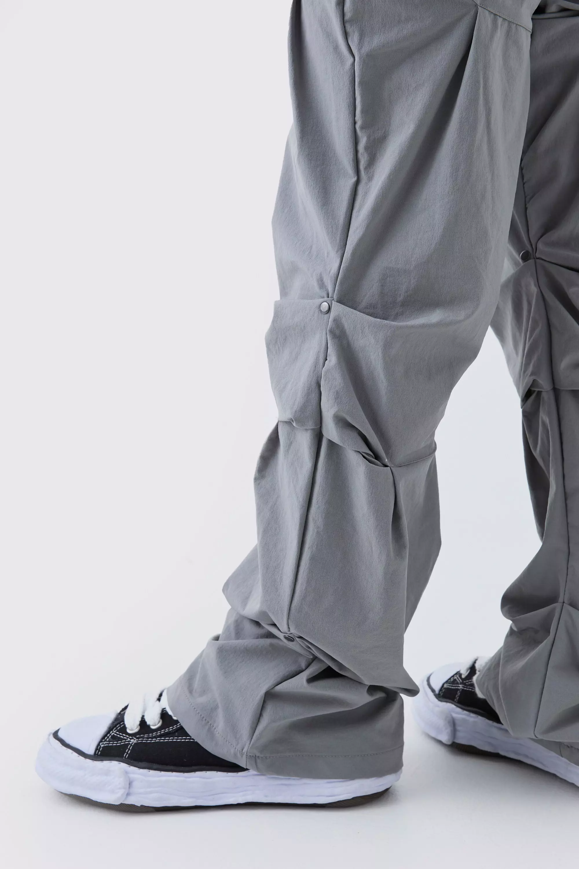 Slim-Fit Schlaghose mit gerafftem Detail, Light grey alternatives Bild
