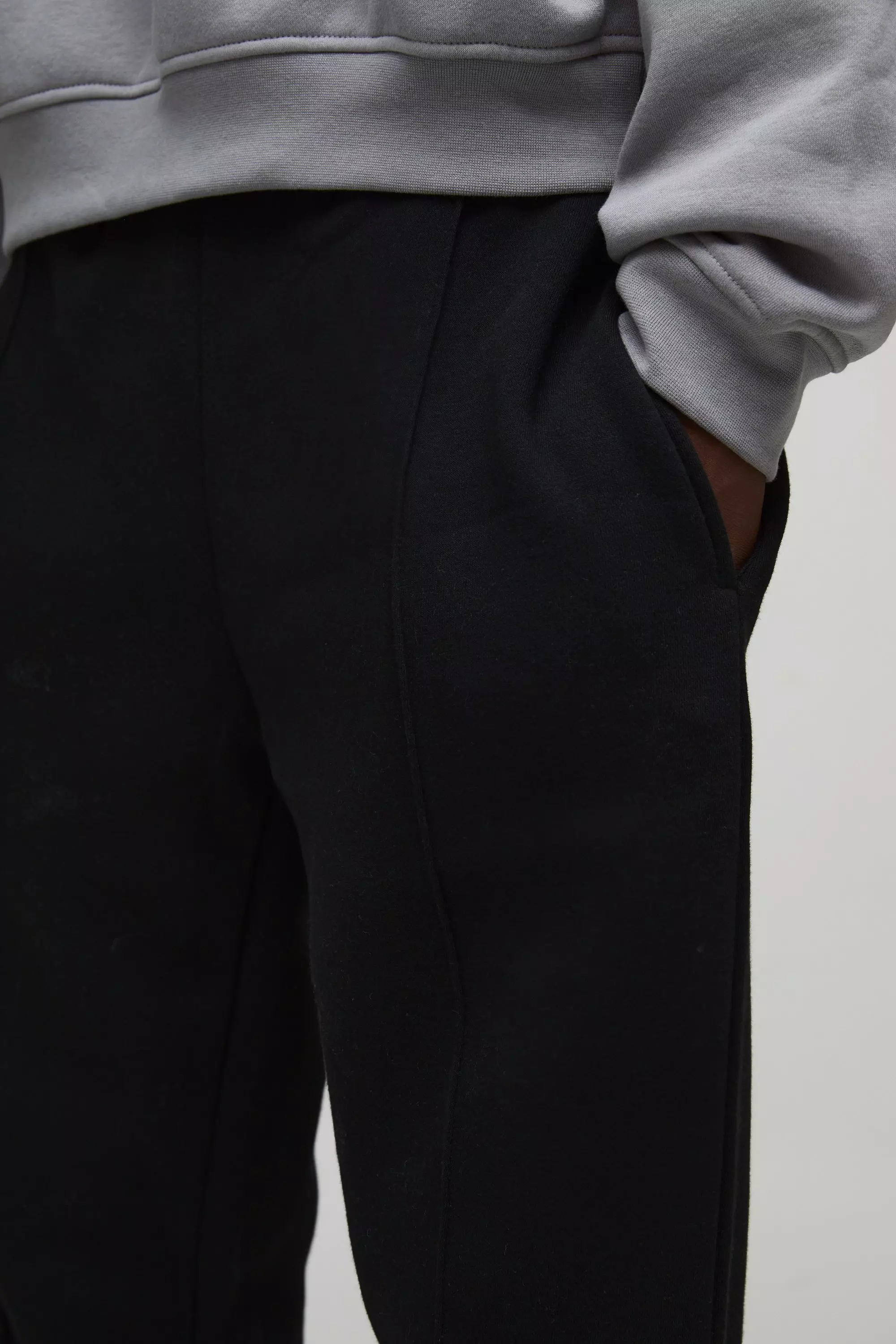 Black 330GSM Straight Leg Basic Jogger With Pintuck alternative image