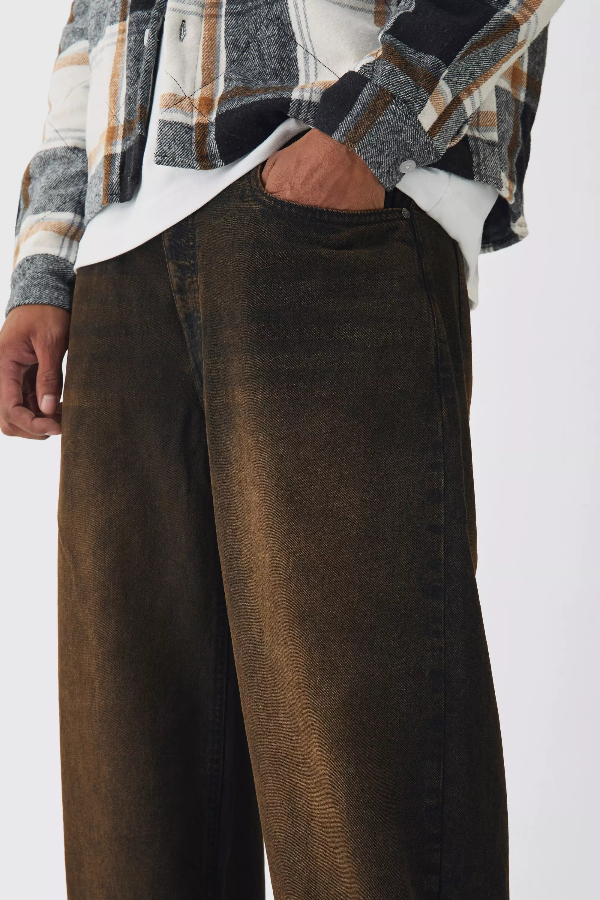 Relaxed Rigid Brown Washed Jeans alternative image