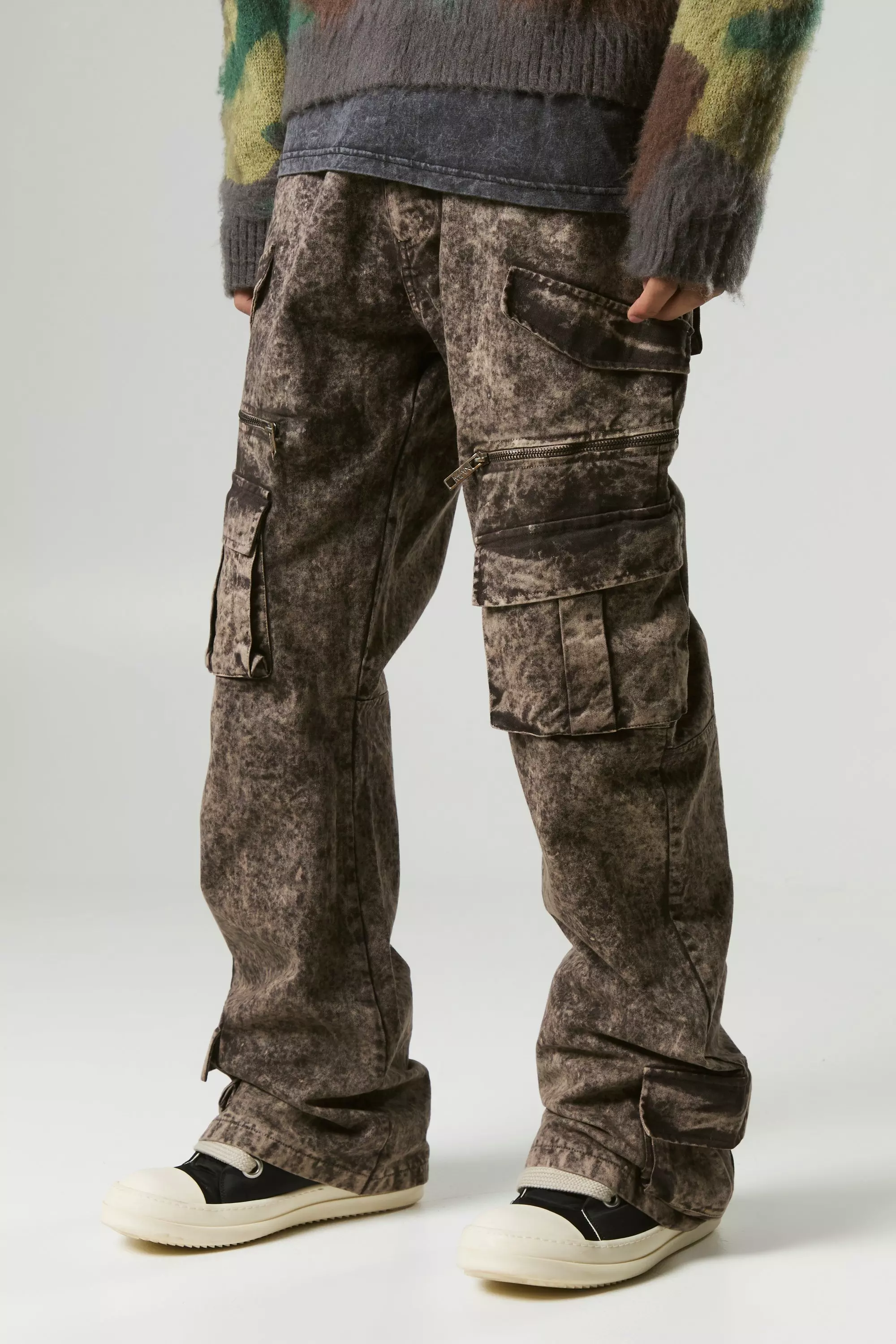 Relaxed Flared Heavy Washed Cargo Trousers | boohooMAN USA