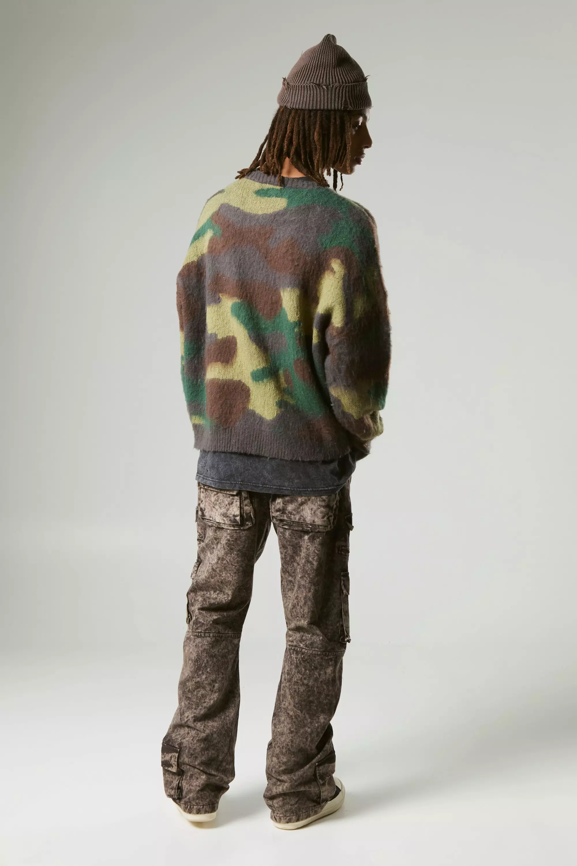 Relaxed Flared Heavy Washed Cargo Trousers | boohooMAN USA